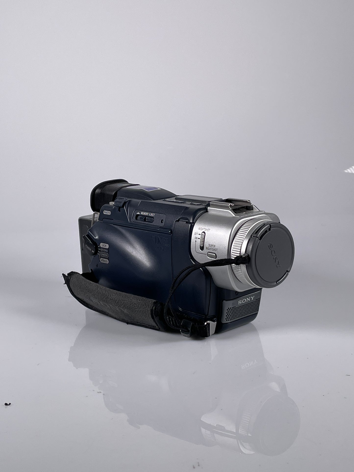 SONY Handycam DCR-TRV17 Digital Camcorder mini DV Camcorder Bundle