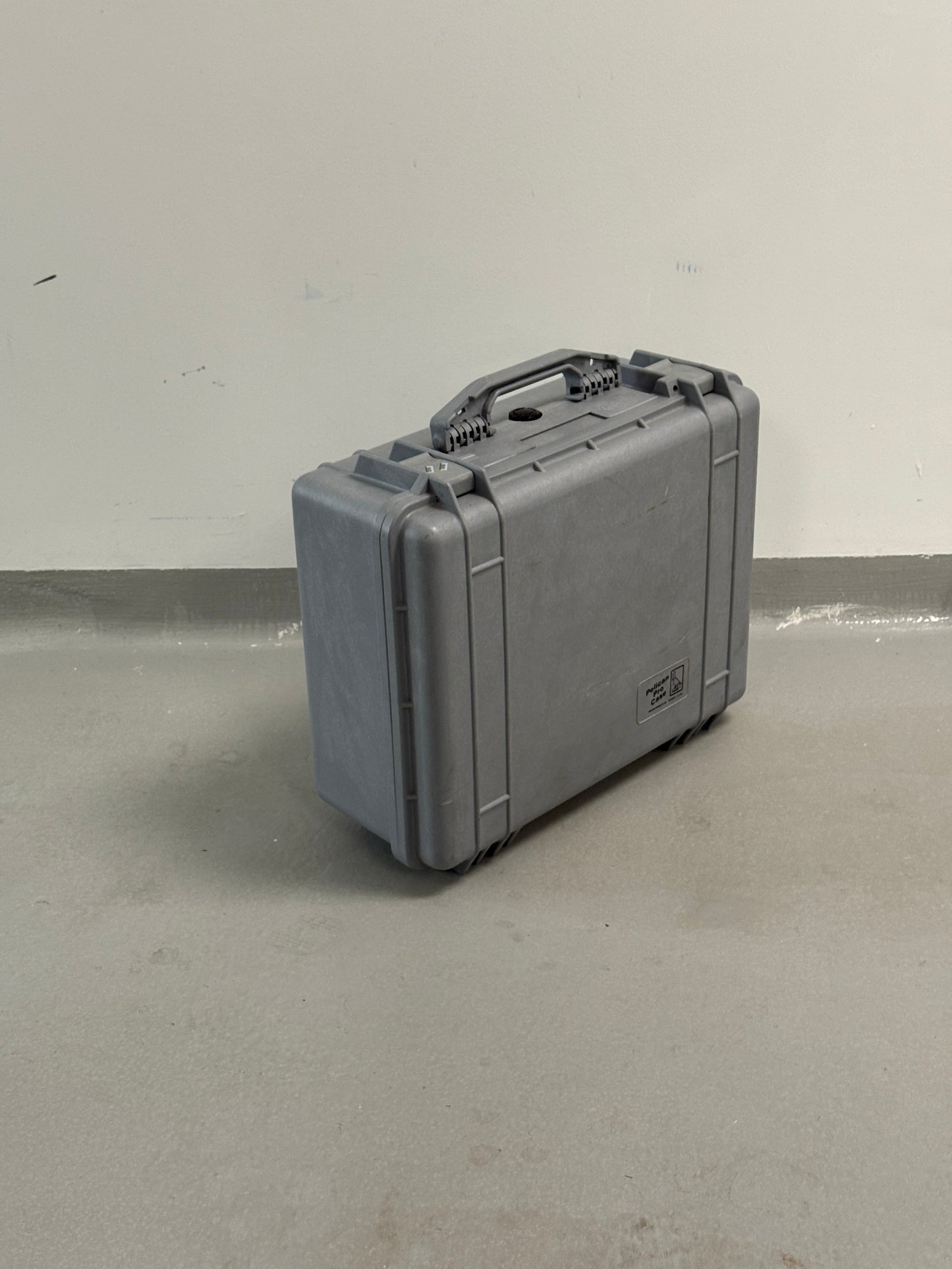 Pelican 1550 Protector Case 20.7 × 17.2 × 8.4" grey Water Tight with insert