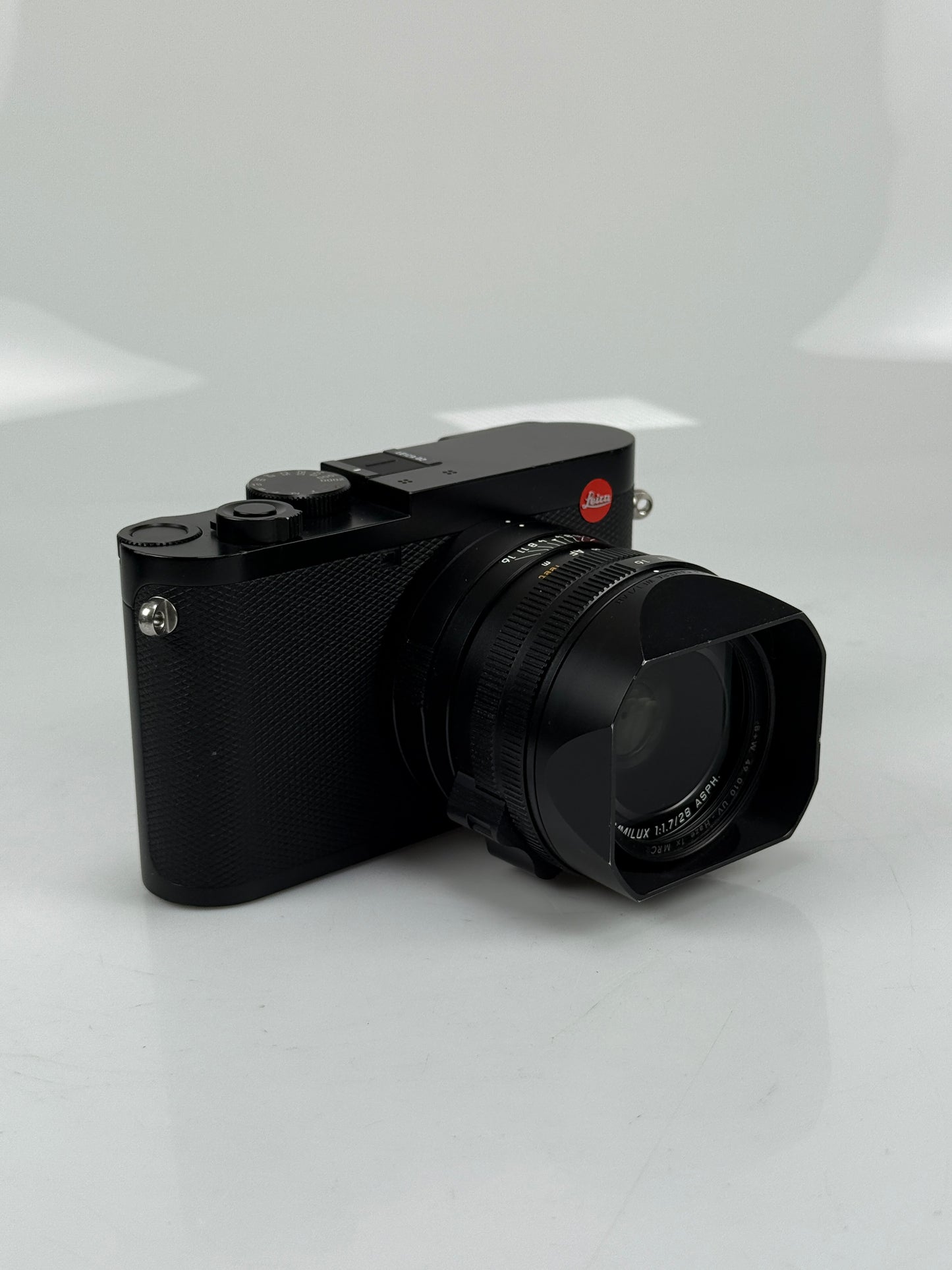 Leica Q2 Digital Camera 47.3MP w/28mm f1.7 ASPH Summilux Lens #19050