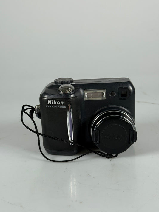 Nikon Coolpix 885 3.2MP Digital Camera (Camera + Battery/Charger)