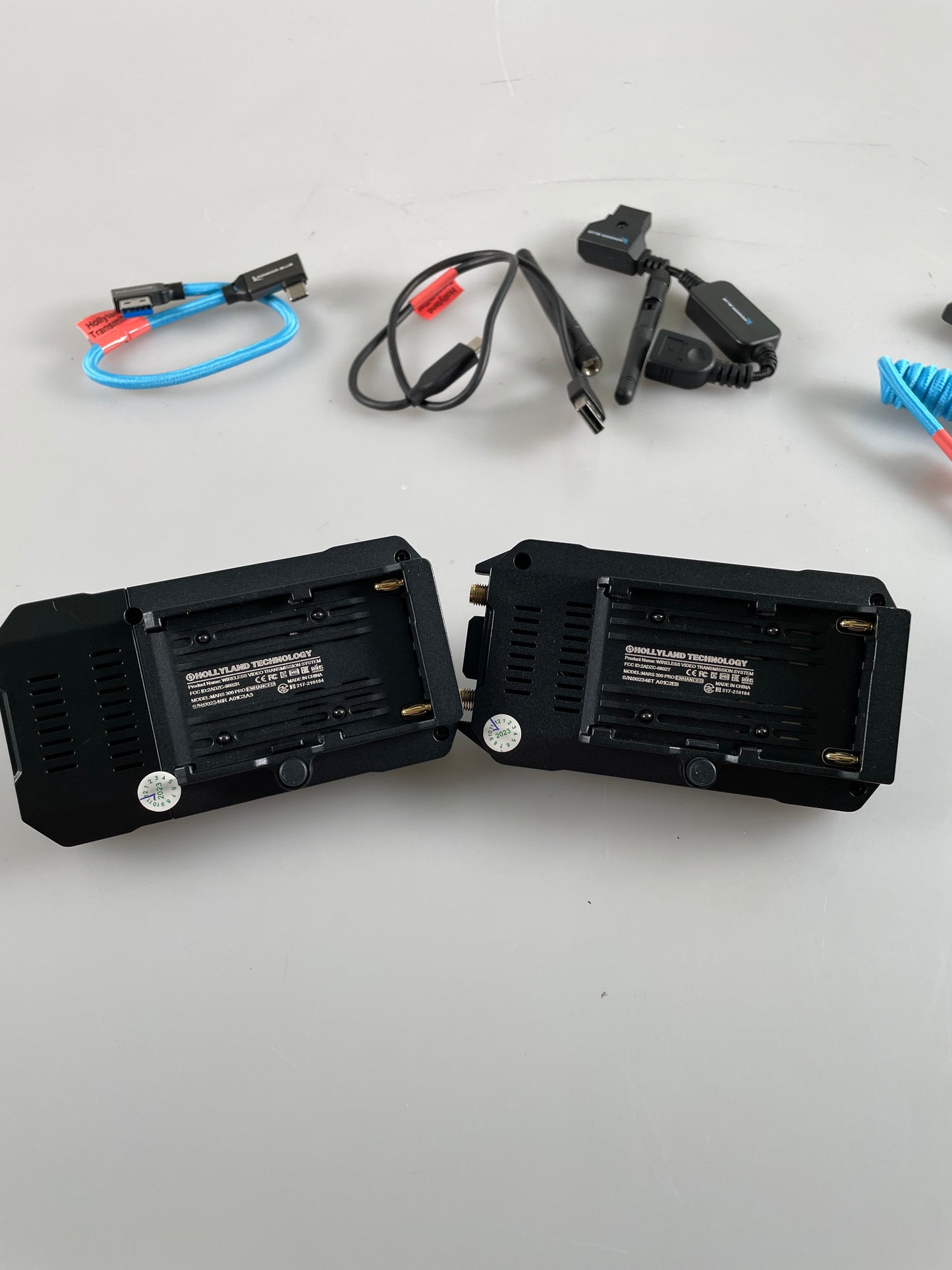 Hollyland Mars 300 PRO Standard HDMI Wireless Video Transmitter & Receiver Set