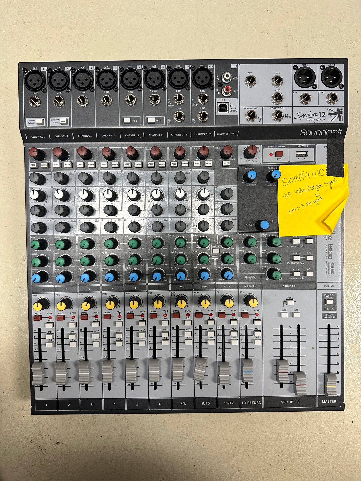 Soundcraft Signature 12 12-Input Analog Mixer