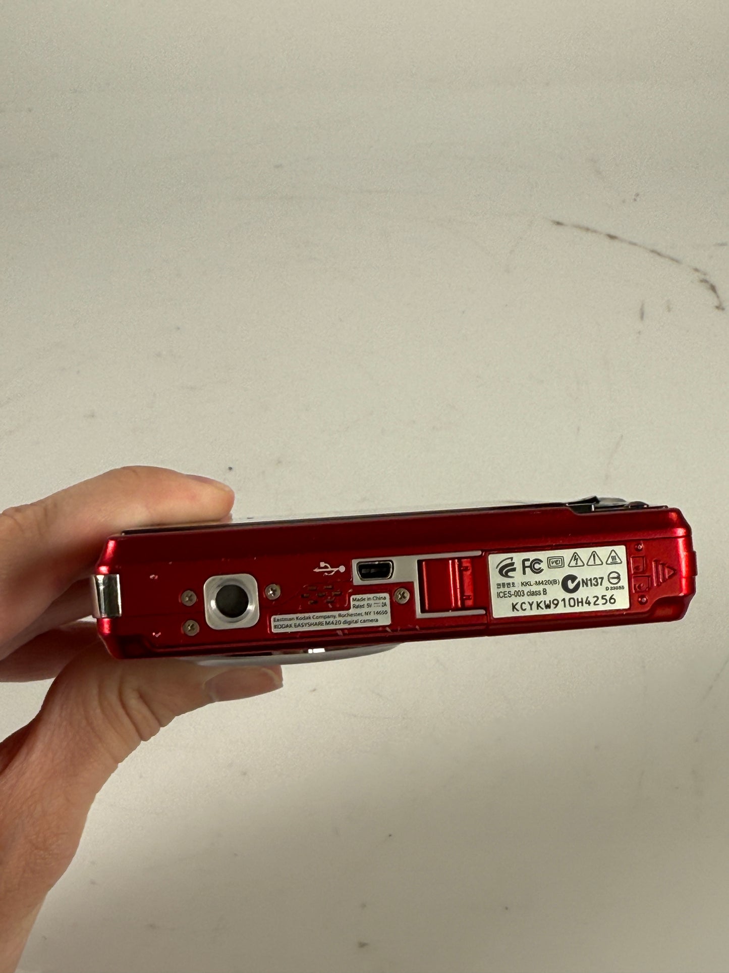 Kodak EasyShare M420 10.0MP 4x Optical Zoom Digital Camera red