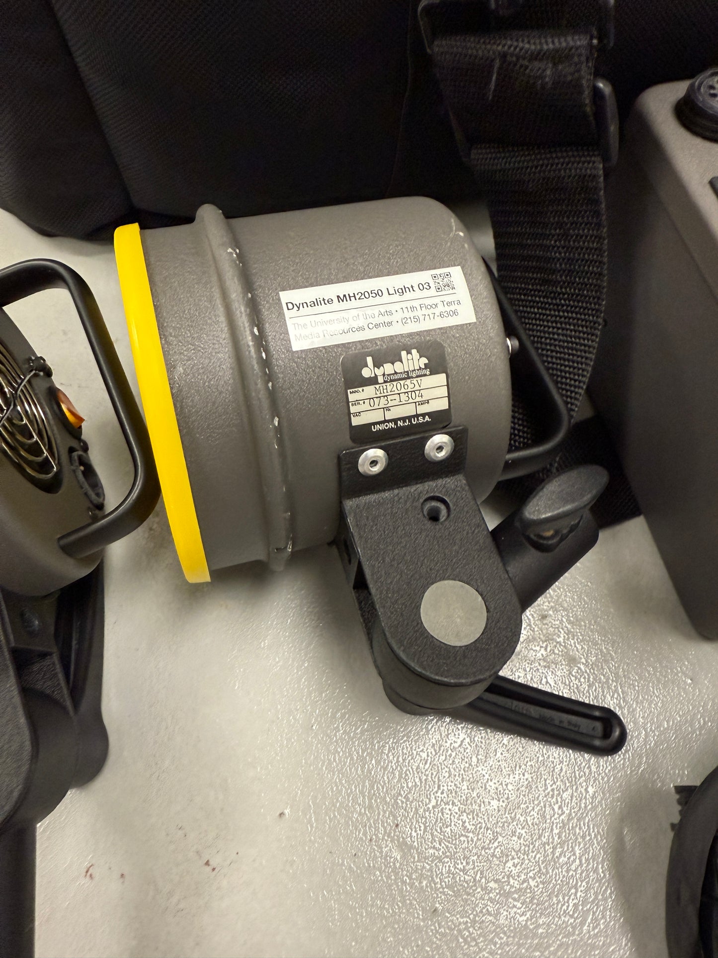 Dynalite light kit with MP800 power pack and MH2065 head