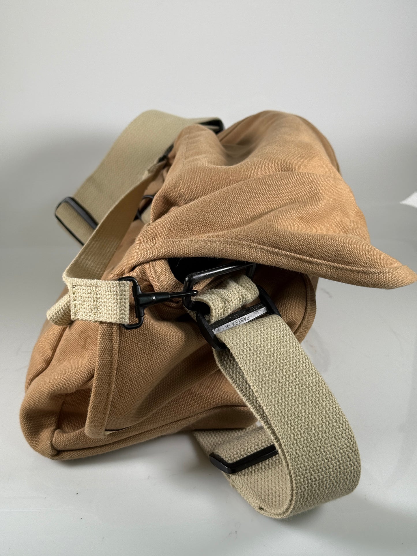 DOMKE F-2 ORIGINAL CAMERA SHOULDER BAG IN tan, with insert