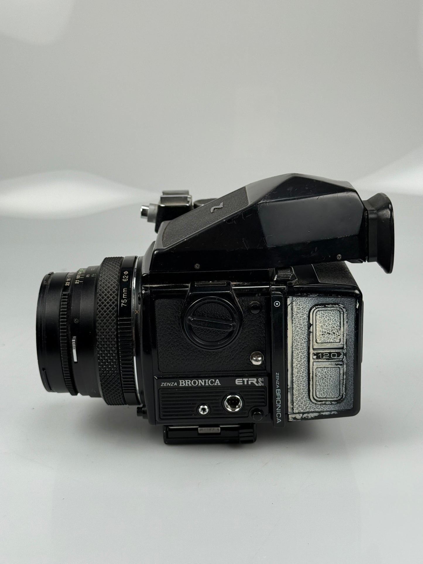 Zenza Bronica ETRSi Medium Format Film Camera, prism, Finder grip, 75mm f2.8 lens kit