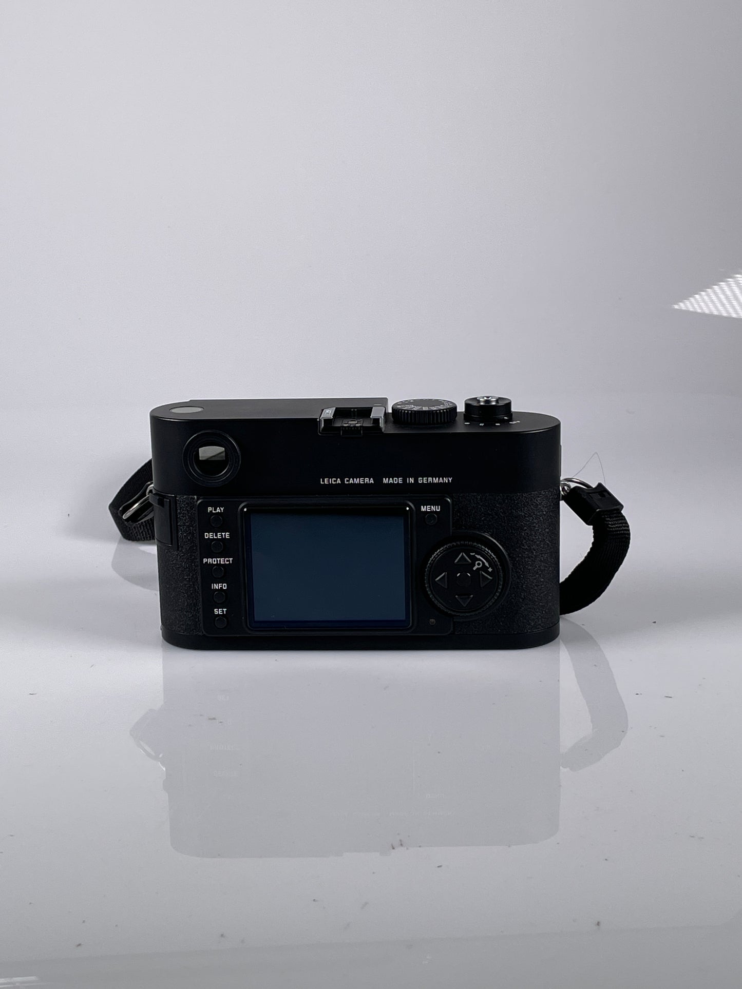 Leica M8 10.3MP Rangefinder Digital Camera Body - Black