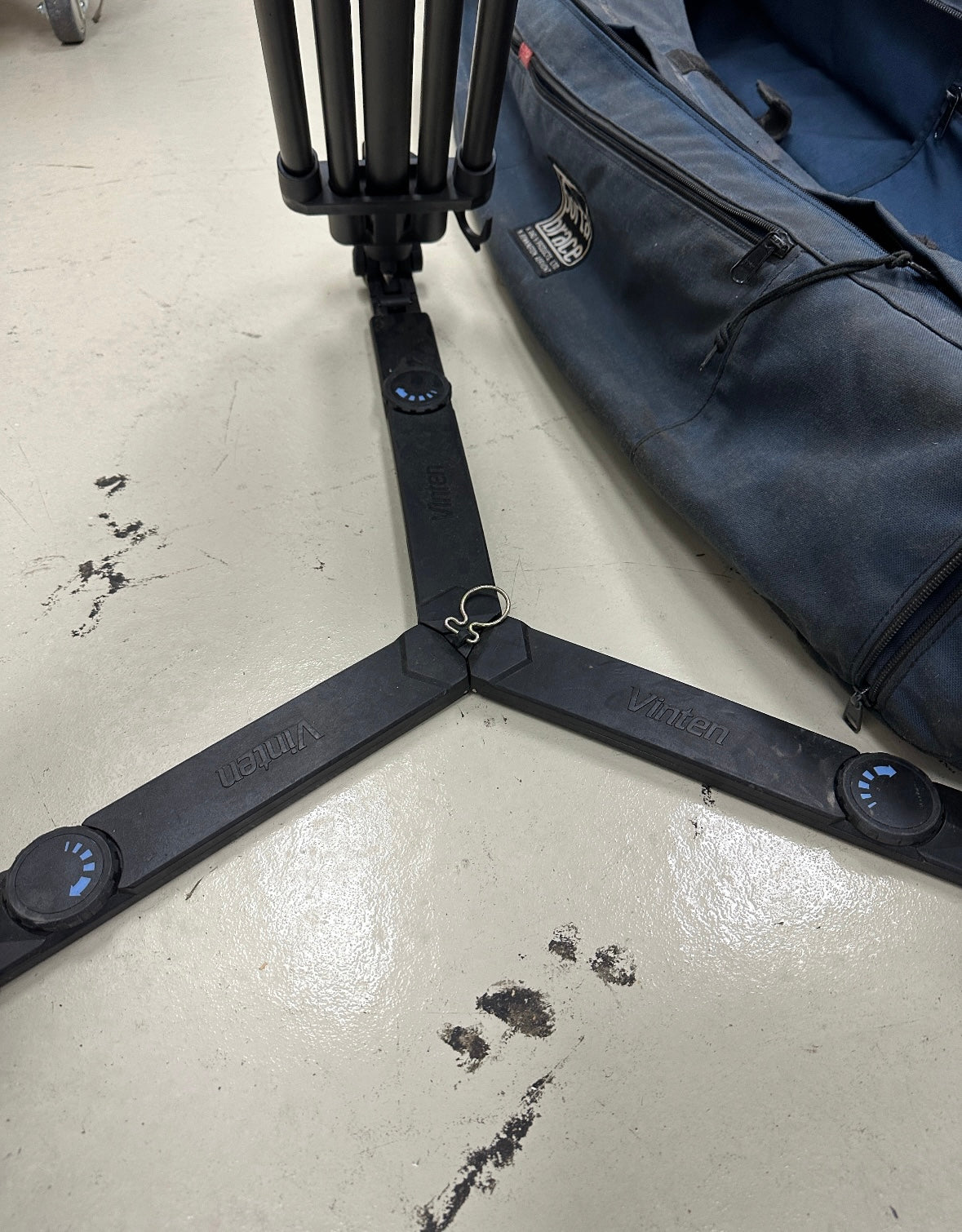 Vinten Vision 250 Fluid Head with Carbon Fiber 2-Stage Tripod