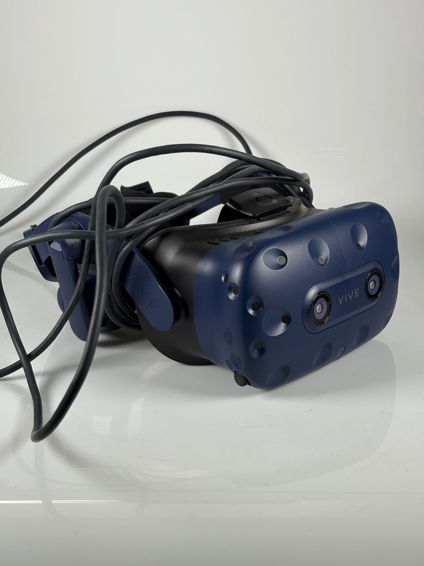 HTC Vive Pro HMD (upgrade kit) Virtual Reality Headset with remotes