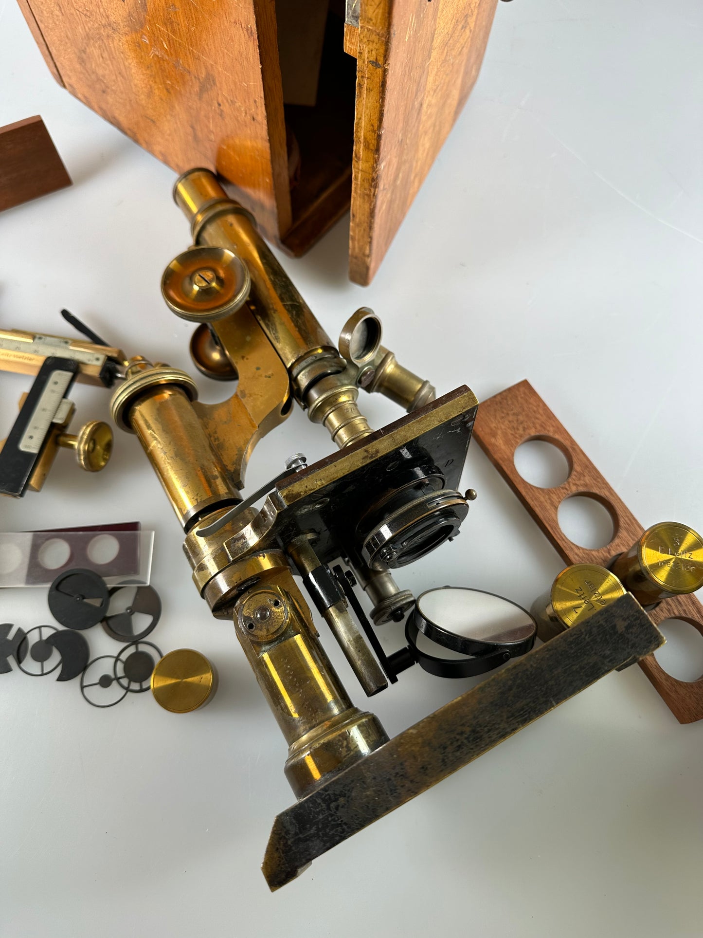 Leica LEITZ Wetzlar vintage Brass Microscope w/ 7, 3 objective Columbia univ