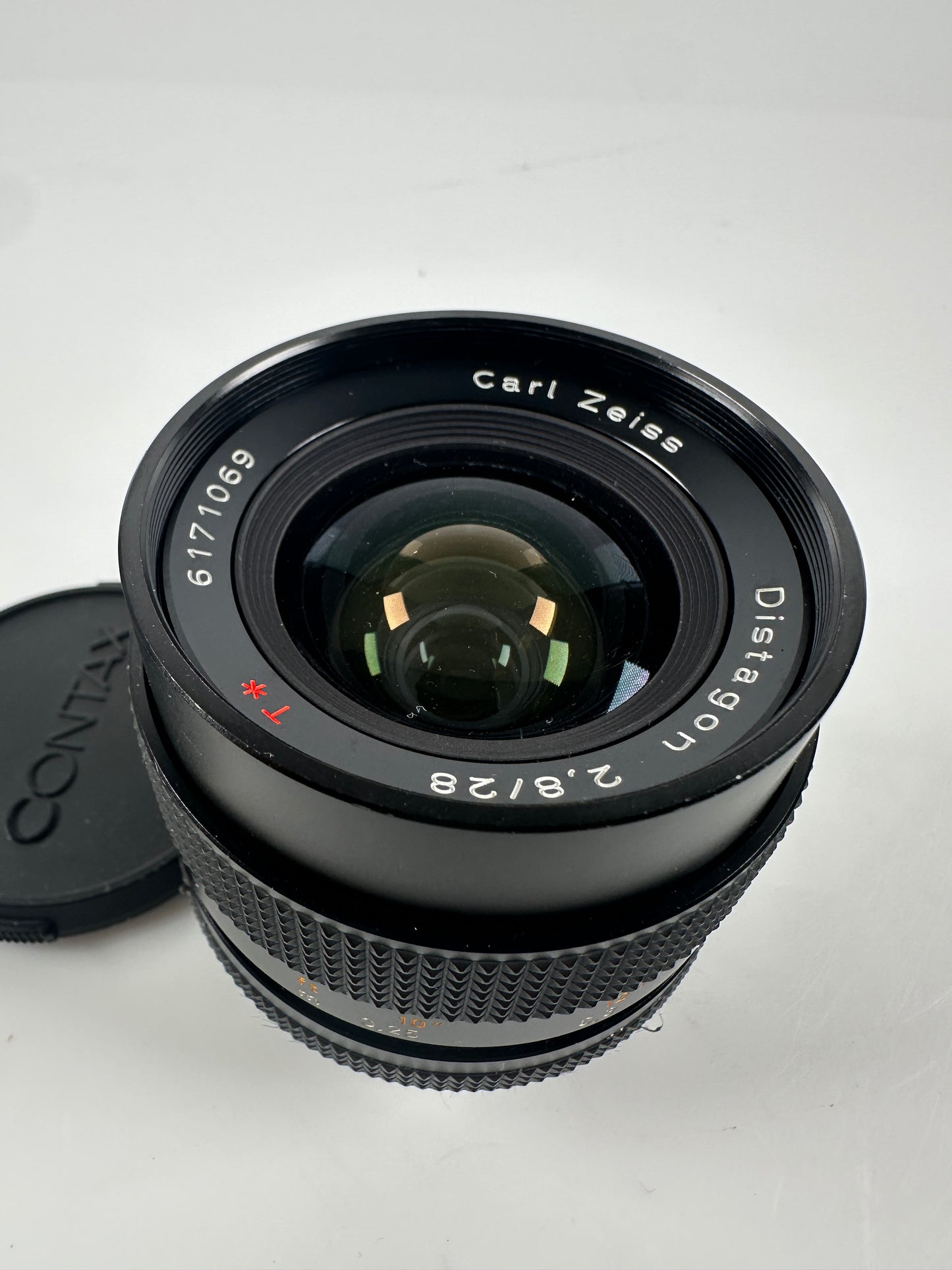 Contax Carl Zeiss Distagon T* 28mm f2.8 AEJ MF Lens