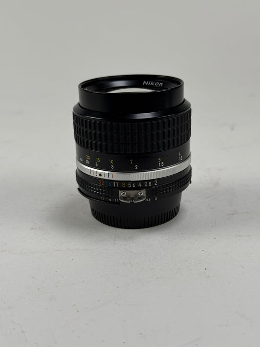NIKON AIS NIKKOR 85mm f2 Portrait MF Prime Camera Lens
