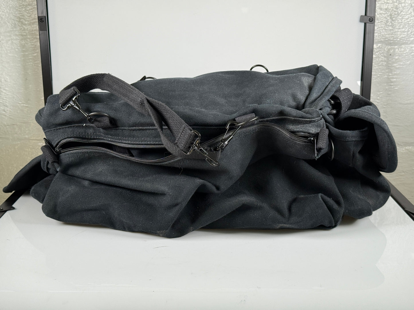 DOMKE F-1X CAMERA SHOULDER BAG IN Black, with insert
