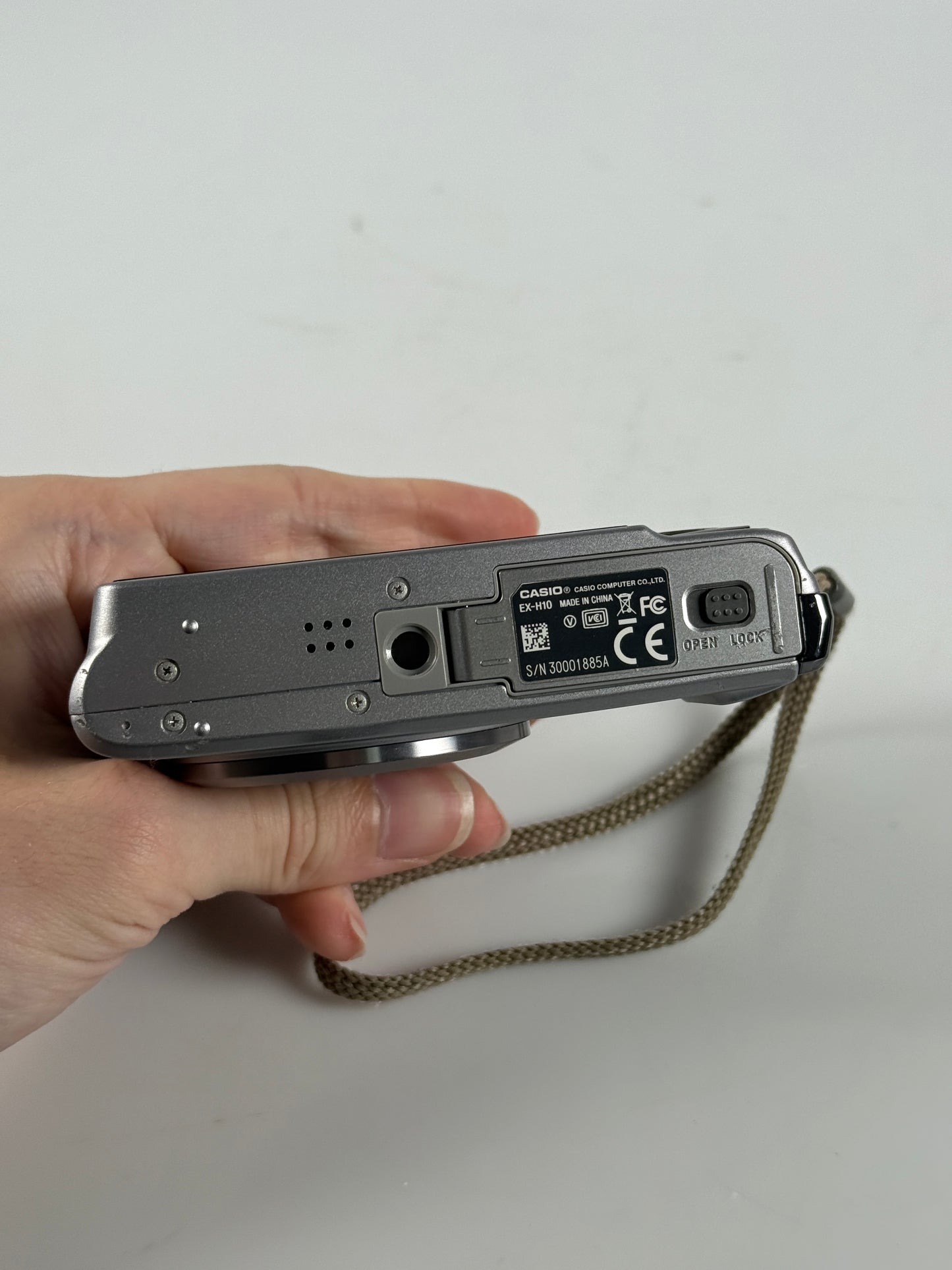 Casio exilim EX-H10 12.1MP Digital Camera