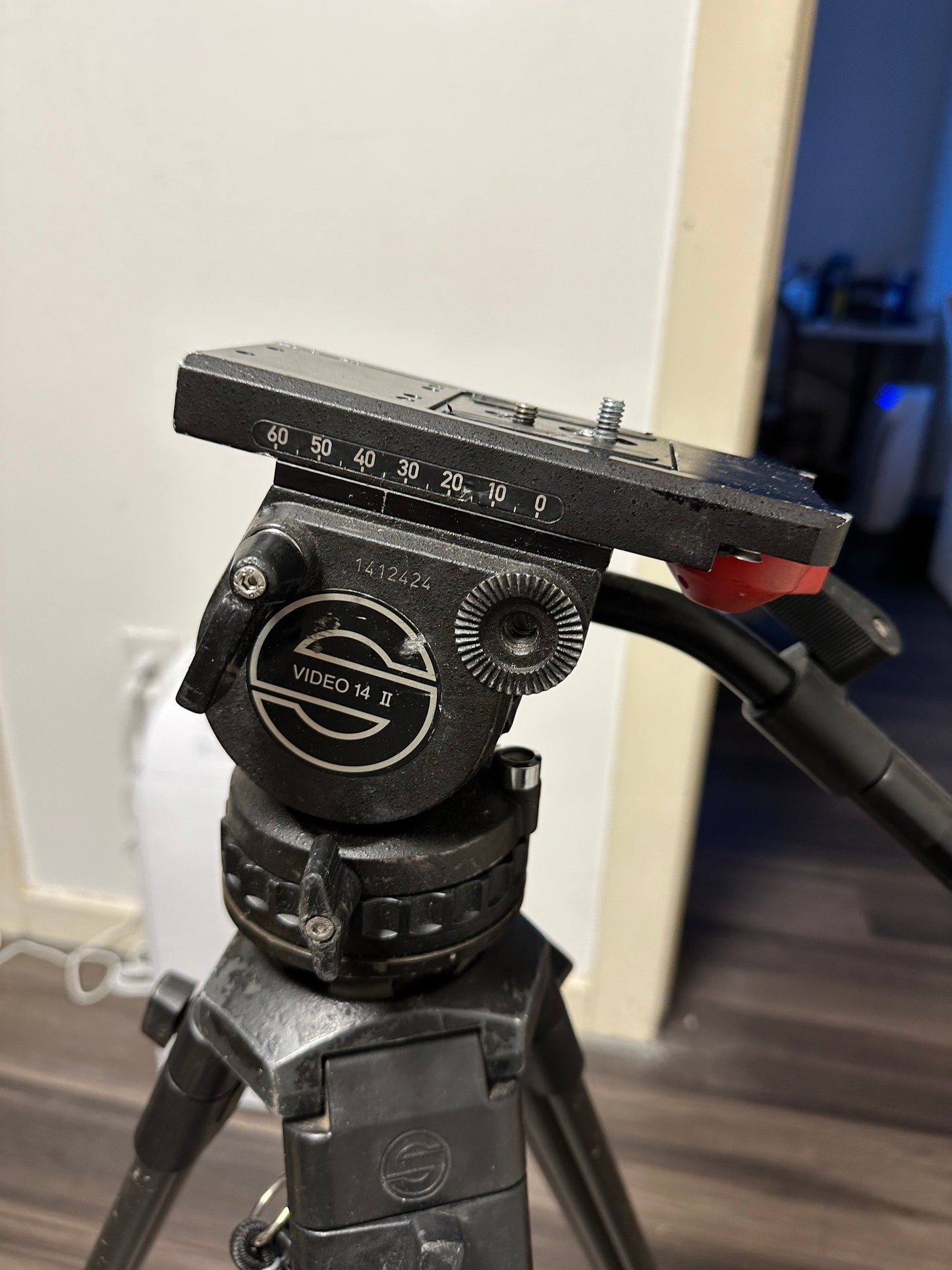 Sachtler Video 14 II Fluid Head Aluminum Tripod with Pneumatic System & Pump