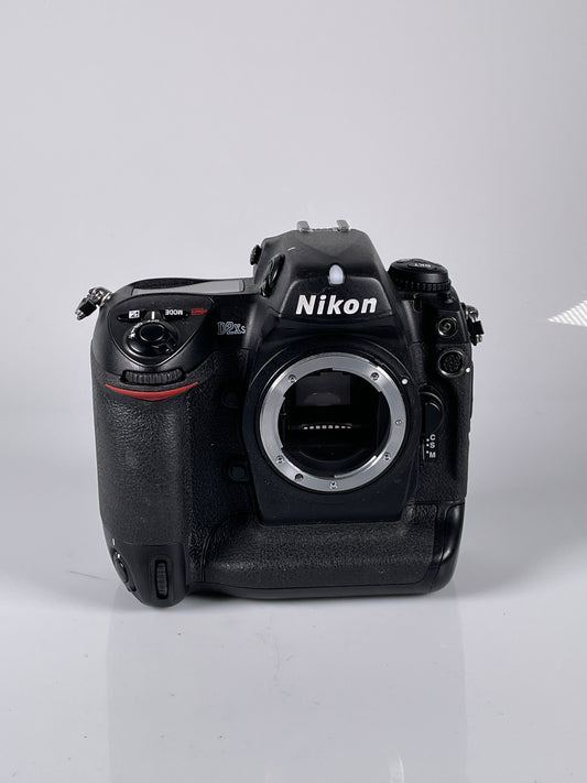 Nikon D2X 12.4MP Digital SLR Camera Body