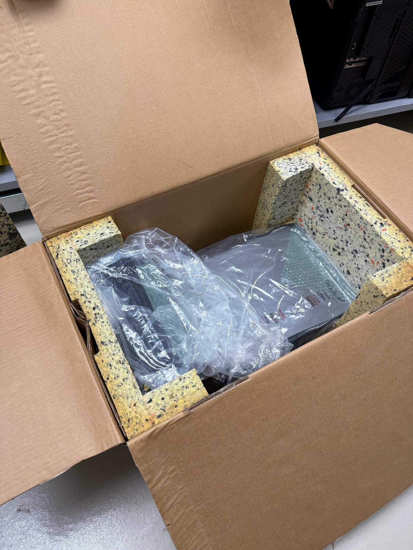 Imacon FlexTight Precision II Scanner w/ Carriers, original box, etc