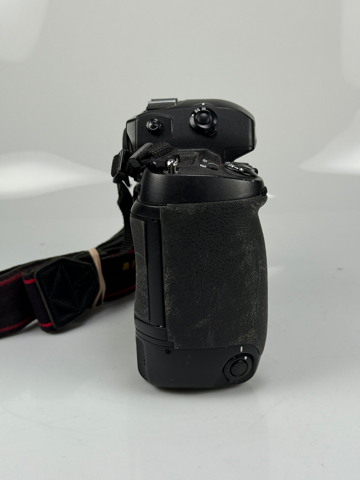 Nikon D1H 2.7MP Digital SLR Camera Body