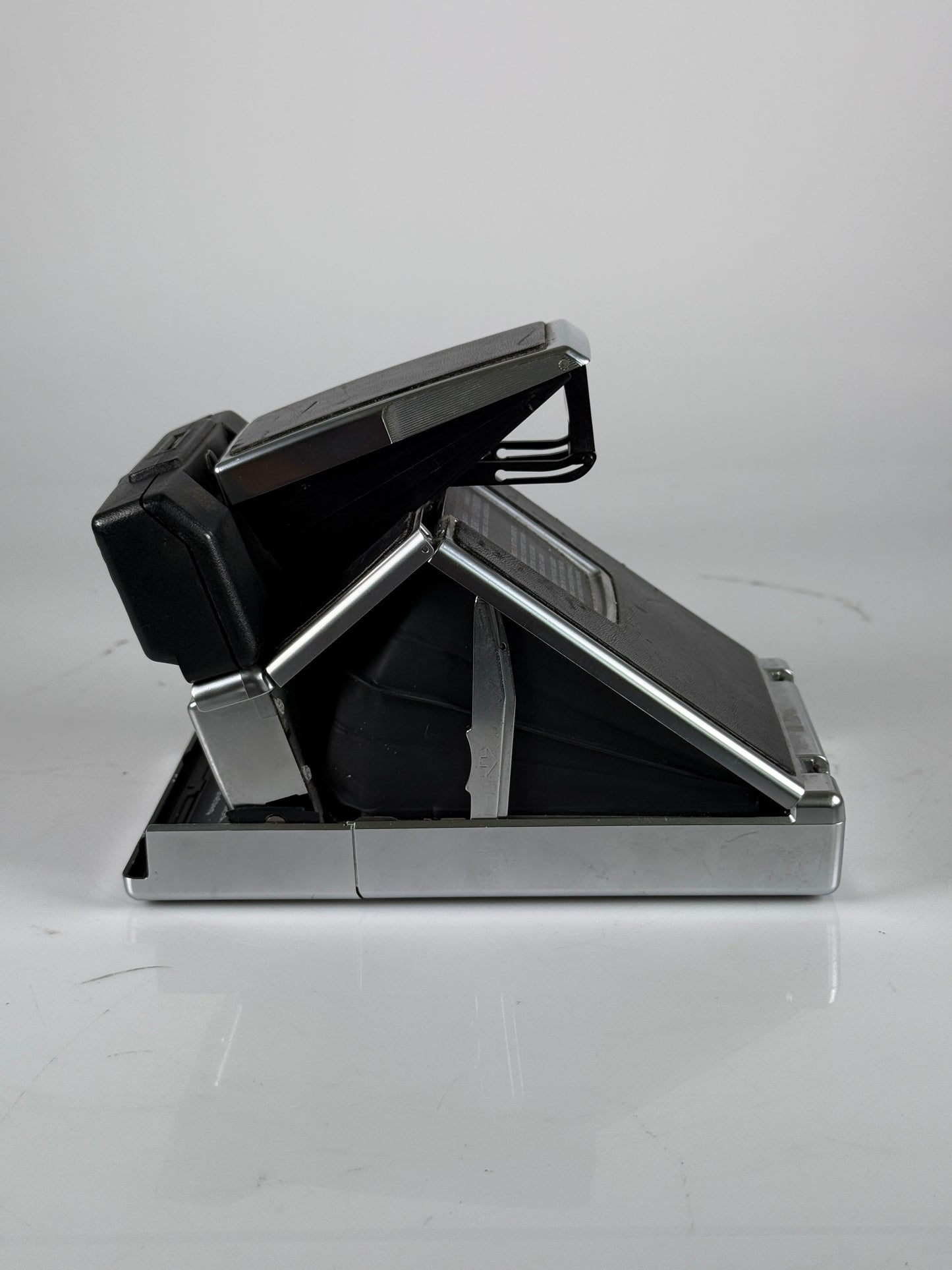 Polaroid SX-70 Land Camera Sonar One-Step Autofocus Instant Camera Black