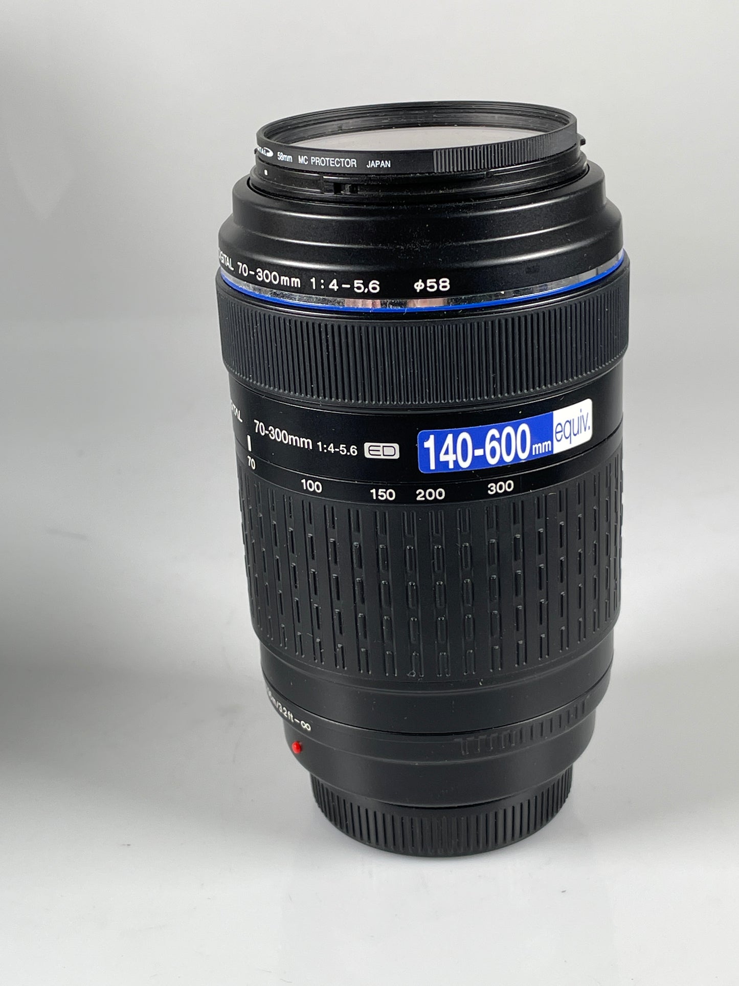 Olympus Zuiko Digital ED 70-300mm F4-5.6 for Four Thirds w/Hood