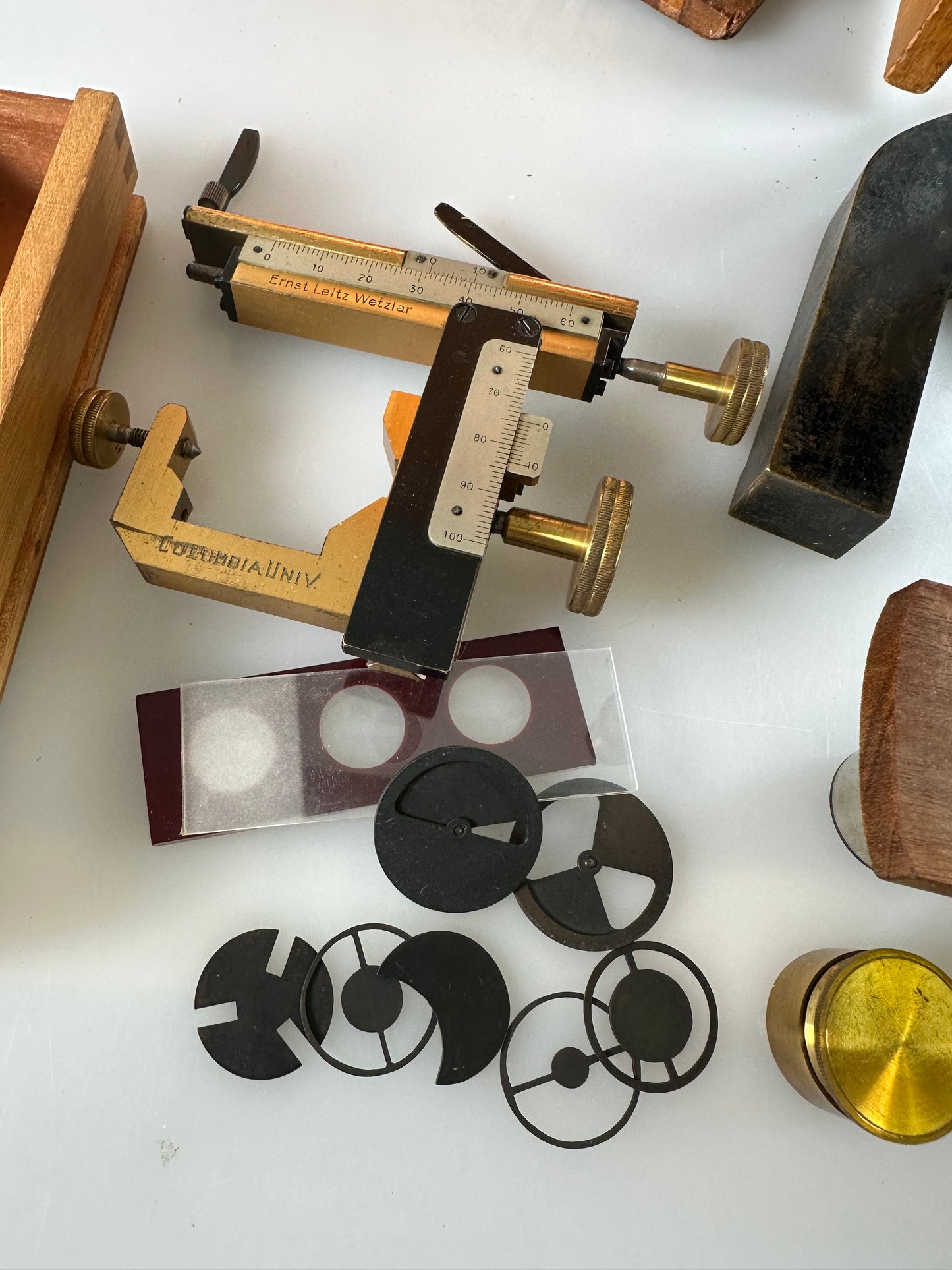 Leica LEITZ Wetzlar vintage Brass Microscope w/ 7, 3 objective Columbia univ