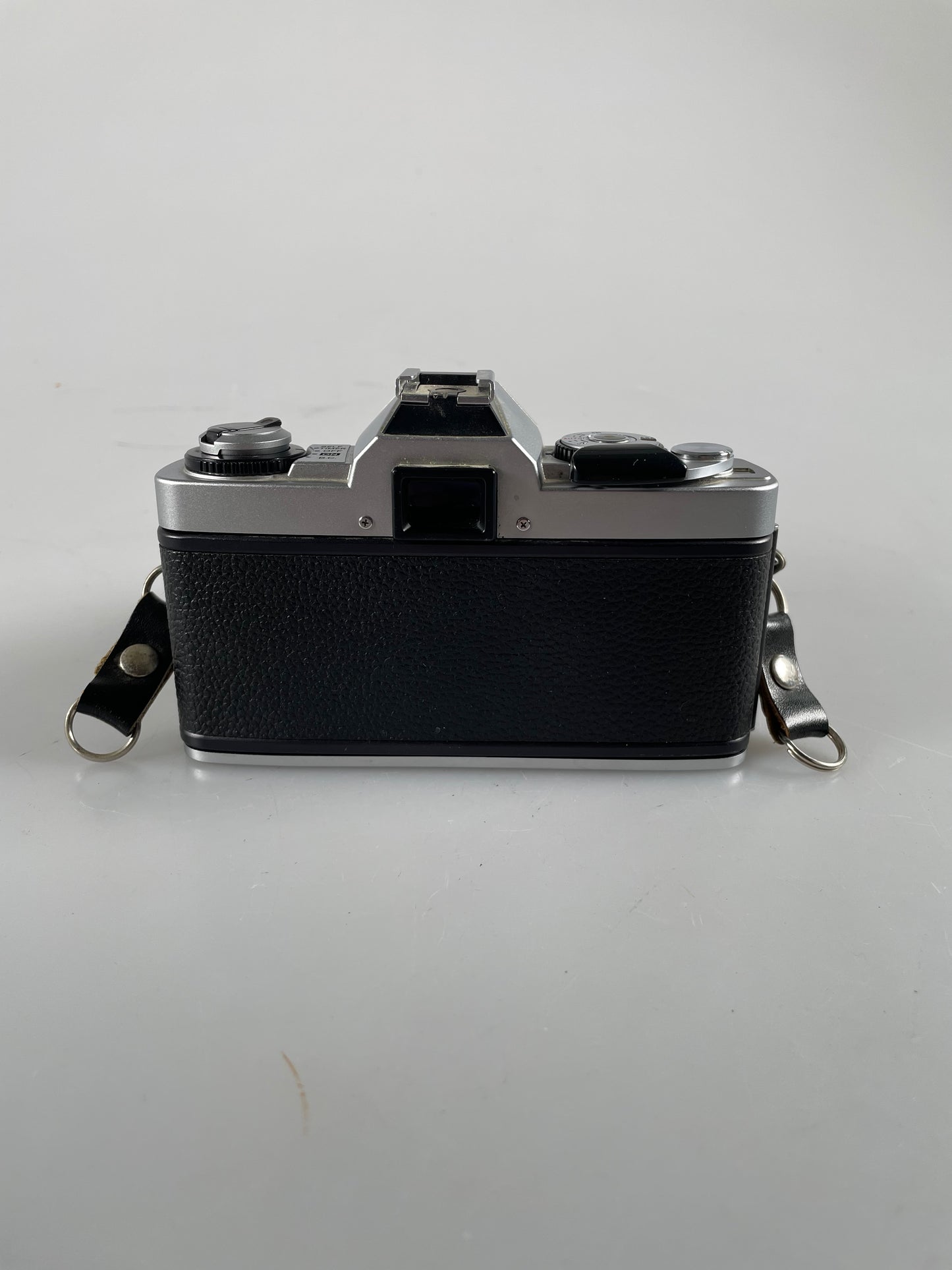 Minolta XG-7 A 35mm SLR Film Camera Body MD MC SR w/ 50mm f2 kit