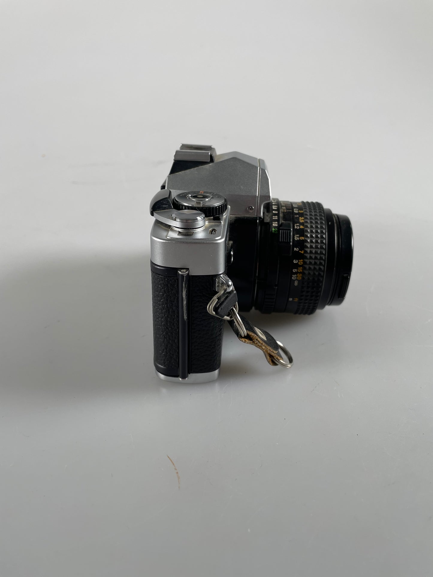 Minolta XG-7 A 35mm SLR Film Camera Body MD MC SR w/ 50mm f2 kit