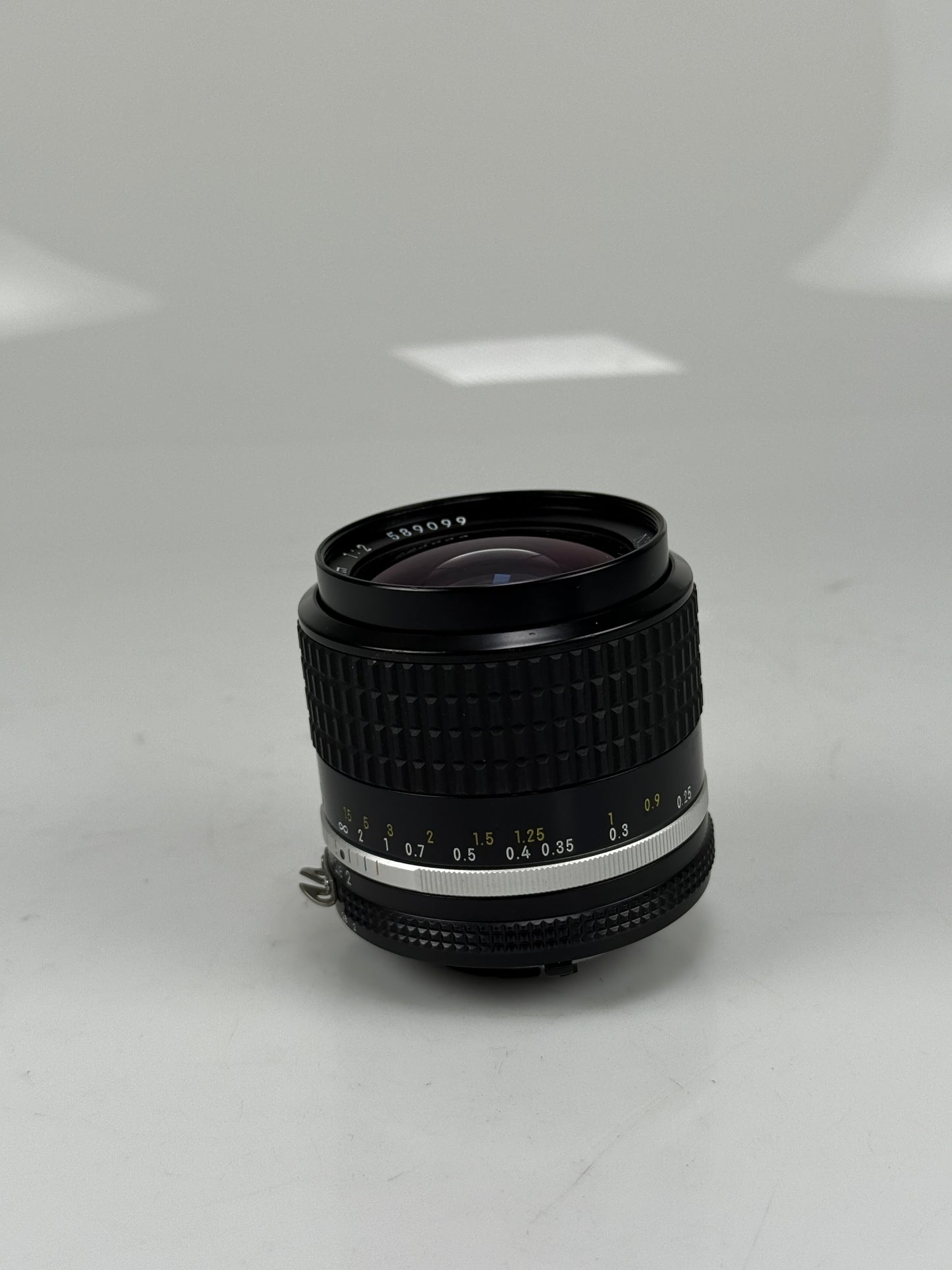 Nikon Ais NIKKOR 28mm f2 MF Lens manual focus