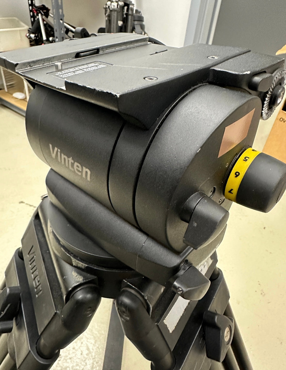 Vinten Vision 250 Fluid Head with Carbon Fiber 2-Stage Tripod
