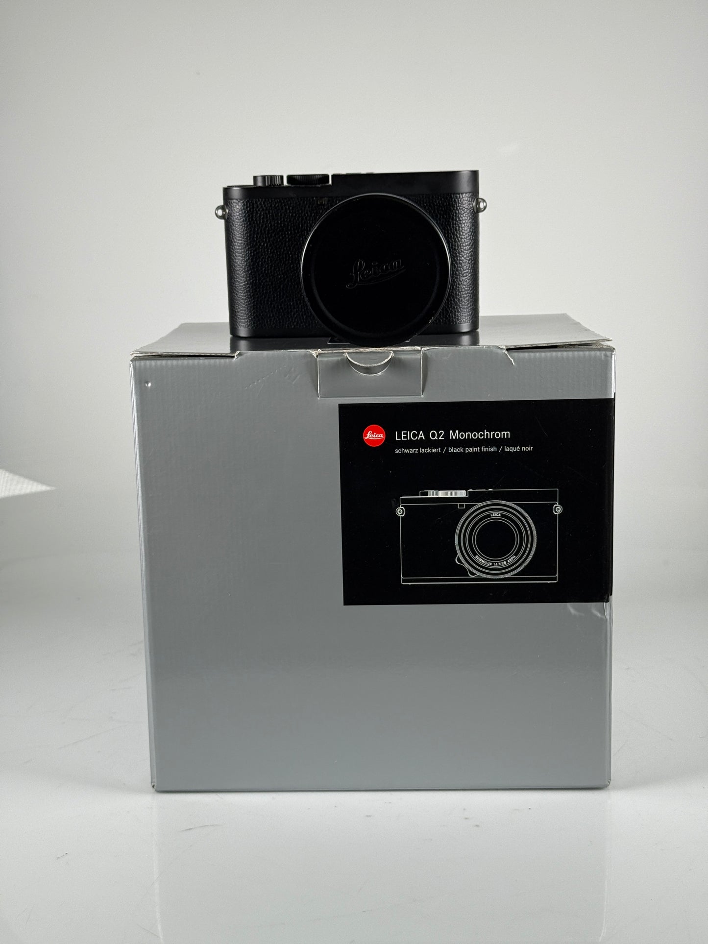 Leica Q2M Q2 Monochrom Digital Camera - Black 19055 with original box