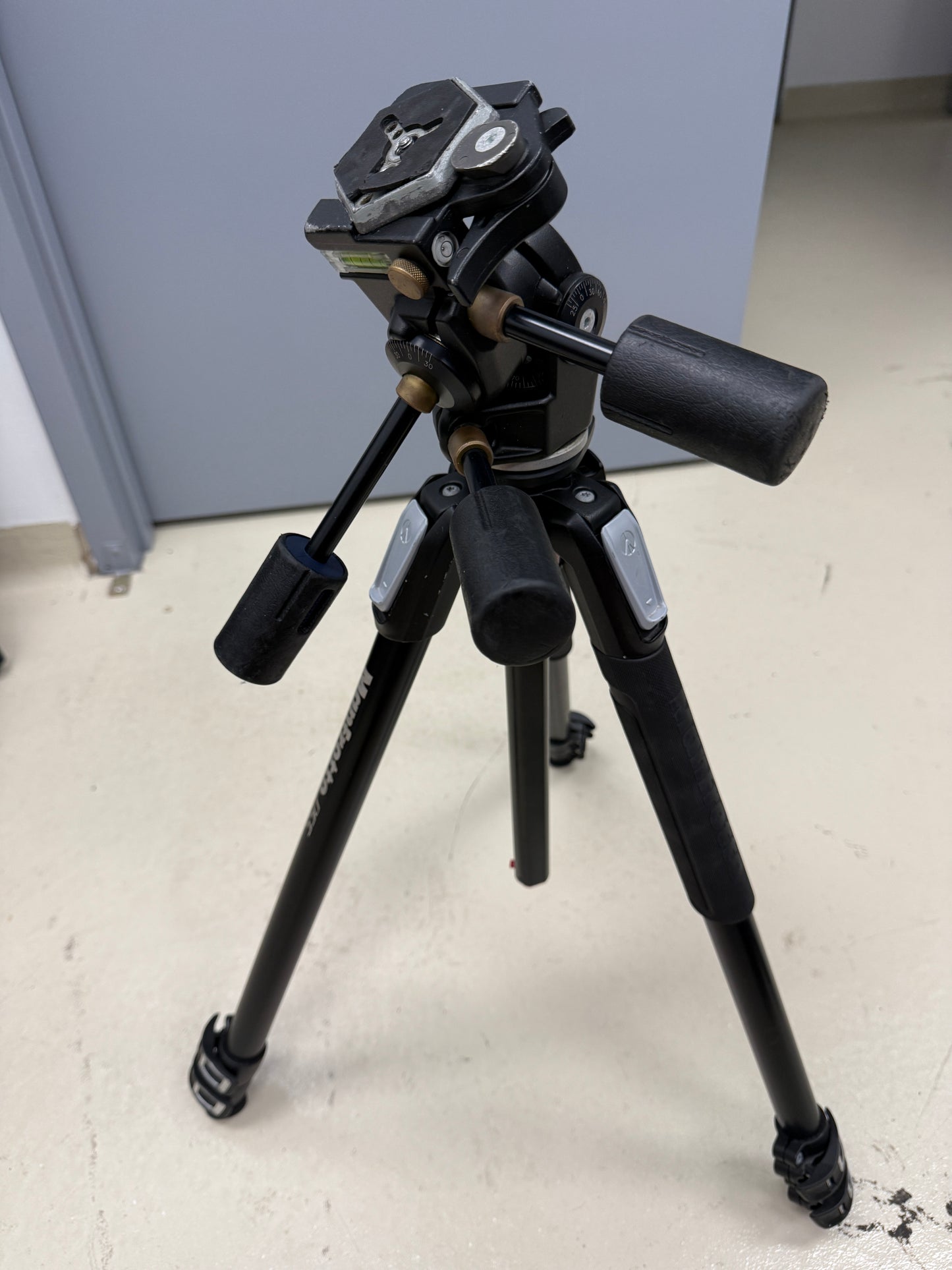 Manfrotto 055 3-Section Aluminum Tripod #MT055XPRO3 with 229 head