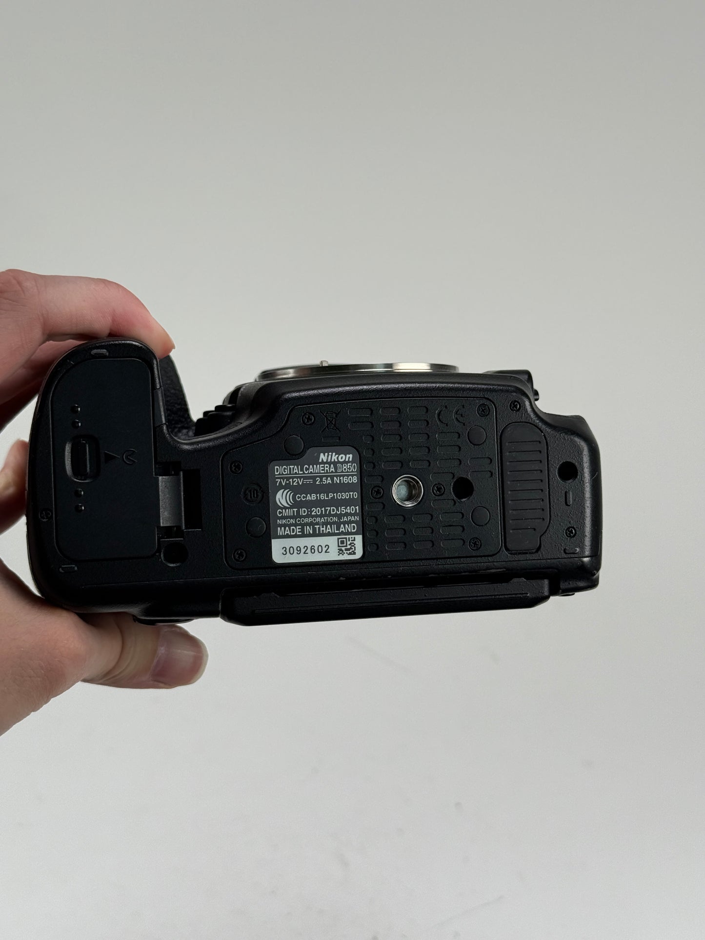 Nikon D850 Full Frame Digital camera body SC: 115k