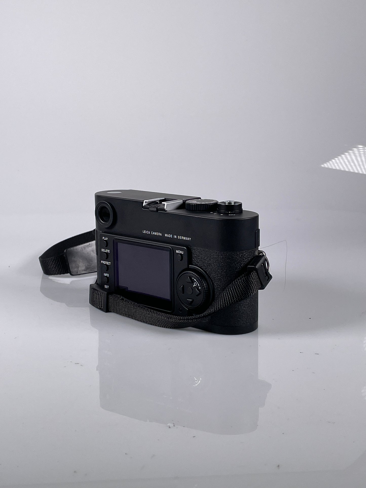 Leica M8 10.3MP Rangefinder Digital Camera Body - Black