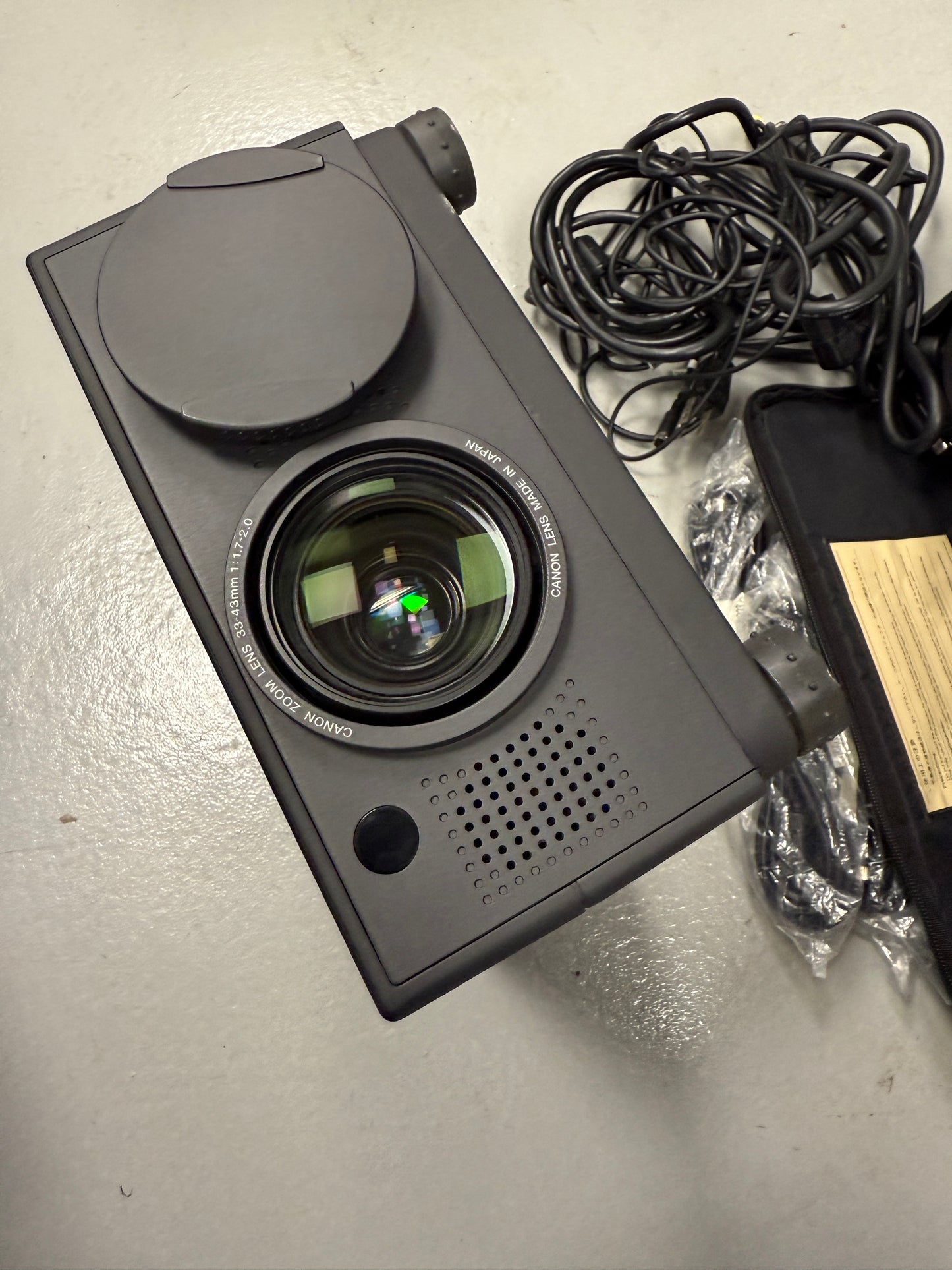 Canon LV 7300 Multimedia LCD Projector