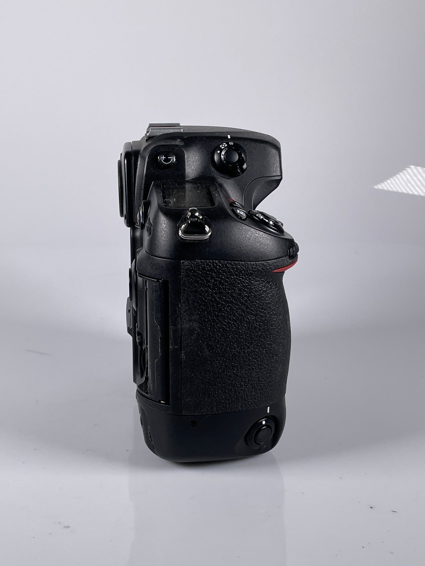 Nikon D2X 12.4MP Digital SLR Camera Body