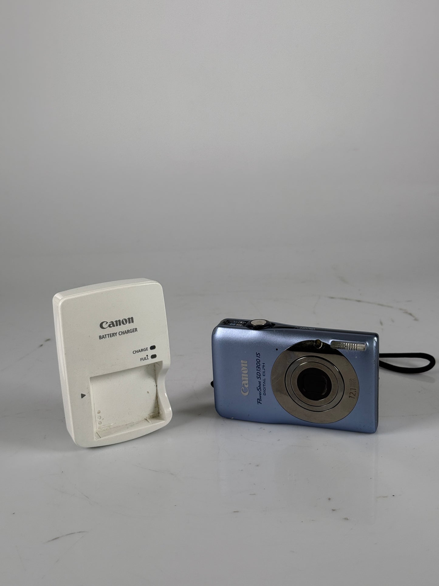 Canon Power Shot Camera SD1300 IS Digital Elph Black 14.1MP Blue