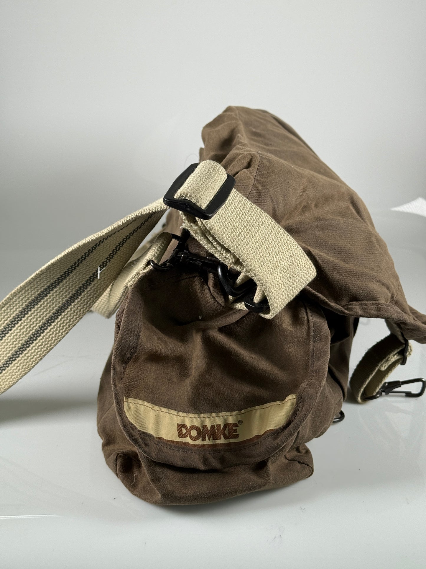 DOMKE F-2 ORIGINAL CAMERA SHOULDER BAG IN tan waxed, with insert
