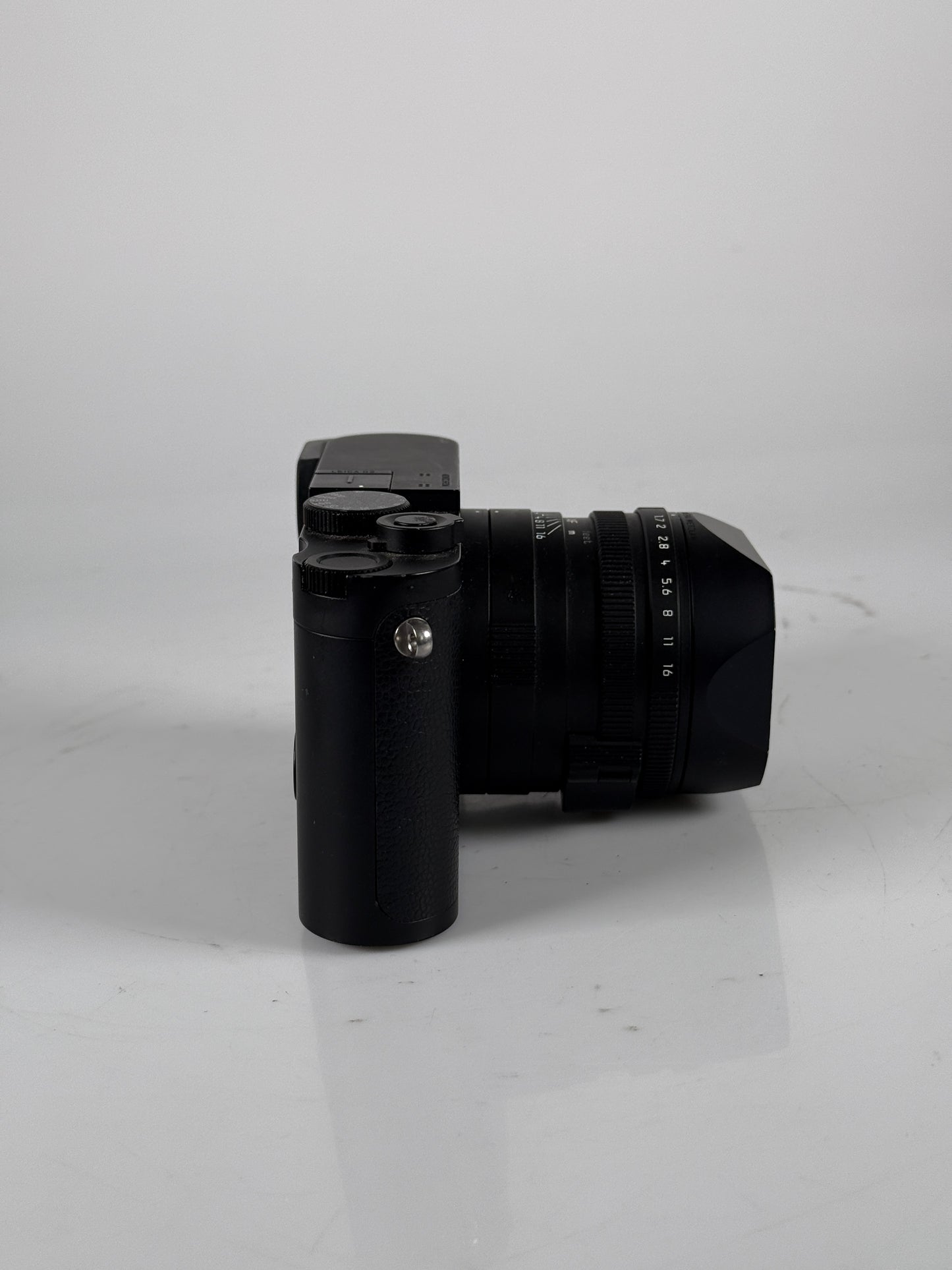 Leica Q2M Q2 Monochrom Digital Camera - Black 19055 with original box