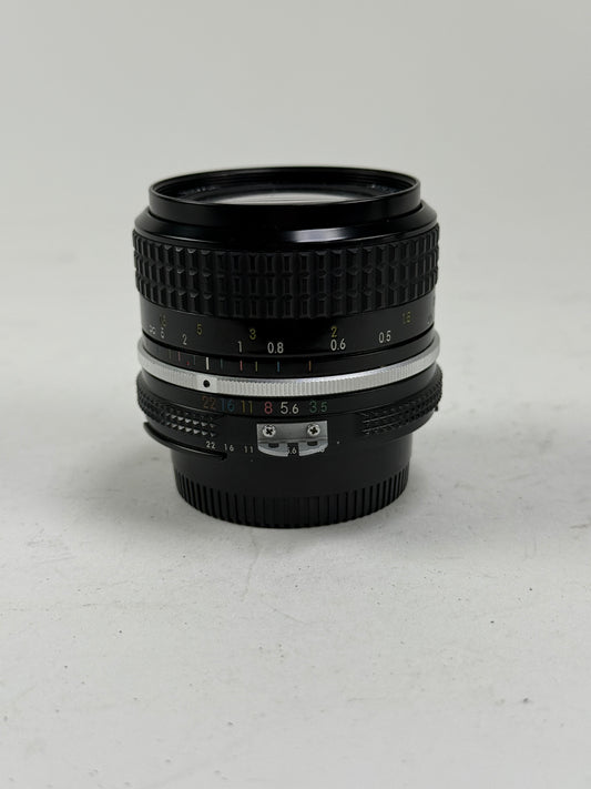 Nikon Nikkor 28mm f3.5 Ai Lens