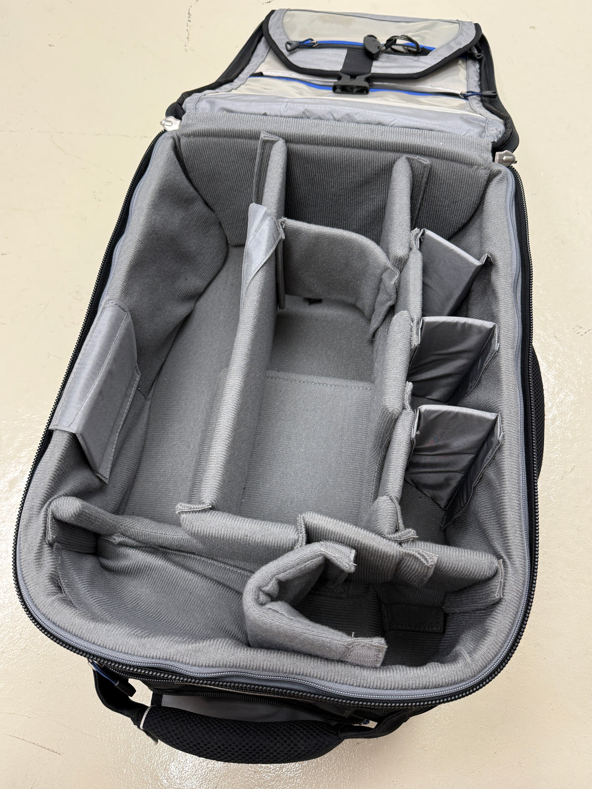 Think Tank Photo Airport TakeOff Rolling Camera Backpack Dividers Lock