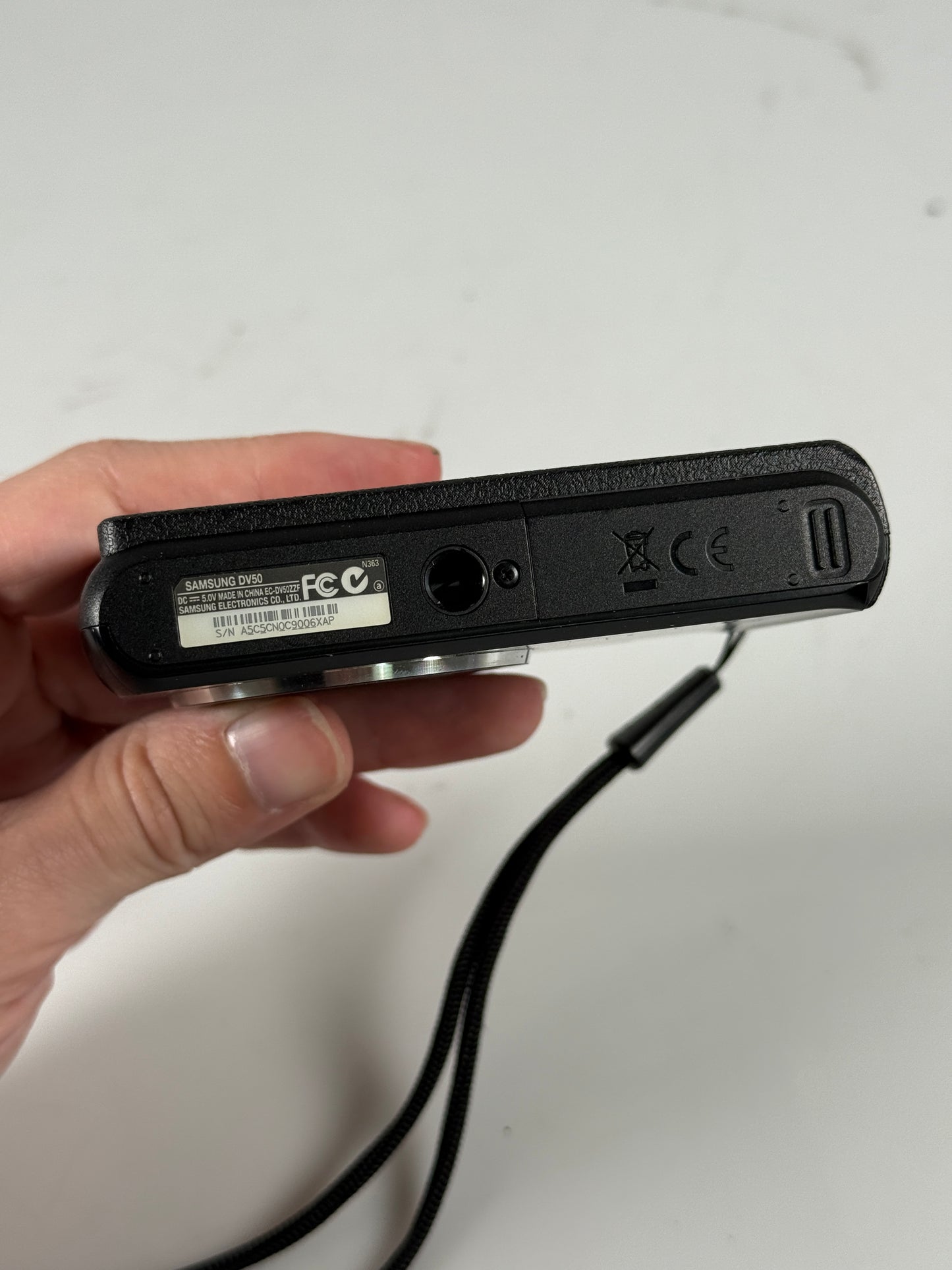 Samsung DualView DV50 HD 16.1MP Compact Digital Camera w/Dual View LCD Screens