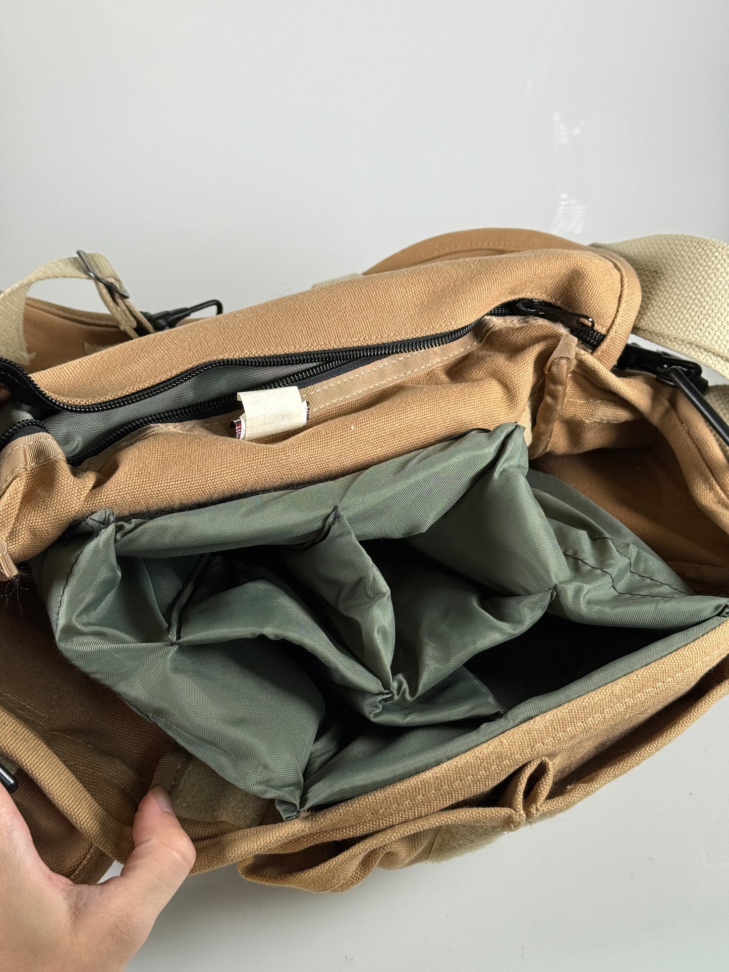 DOMKE F-2 ORIGINAL CAMERA SHOULDER BAG IN tan, with insert
