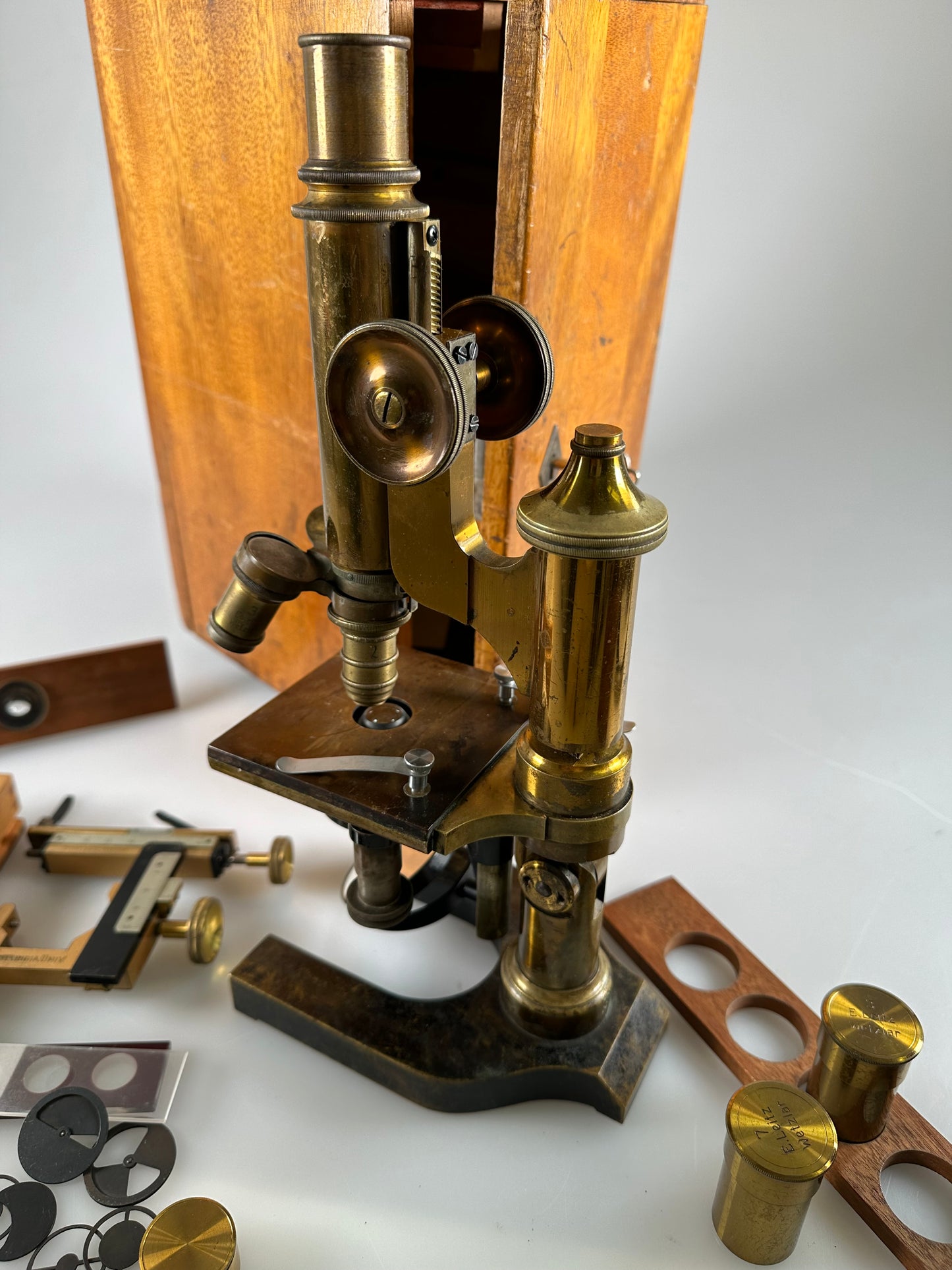 Leica LEITZ Wetzlar vintage Brass Microscope w/ 7, 3 objective Columbia univ