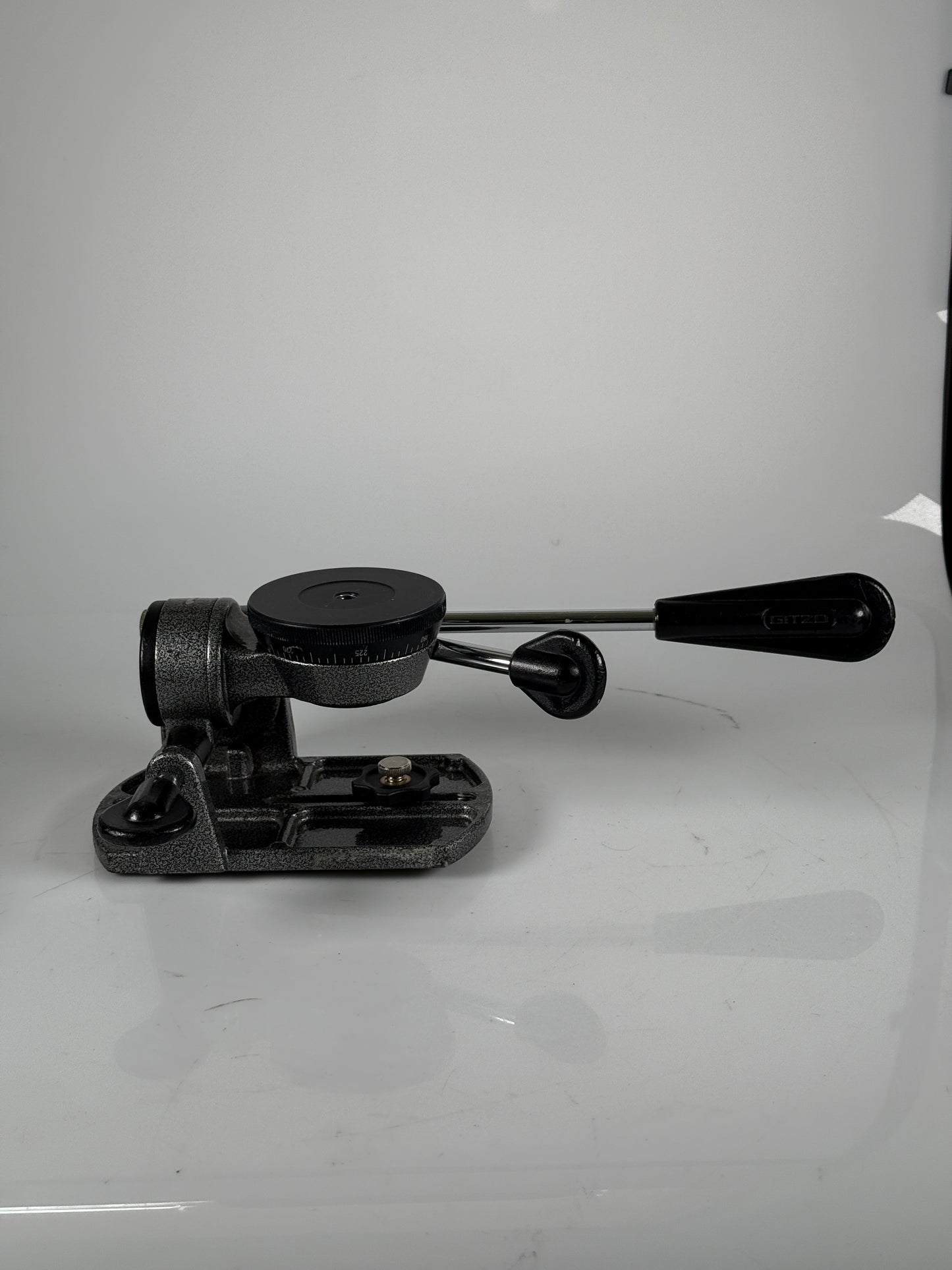 Gitzo G1570 Tripod Head (3-Way Tilt)