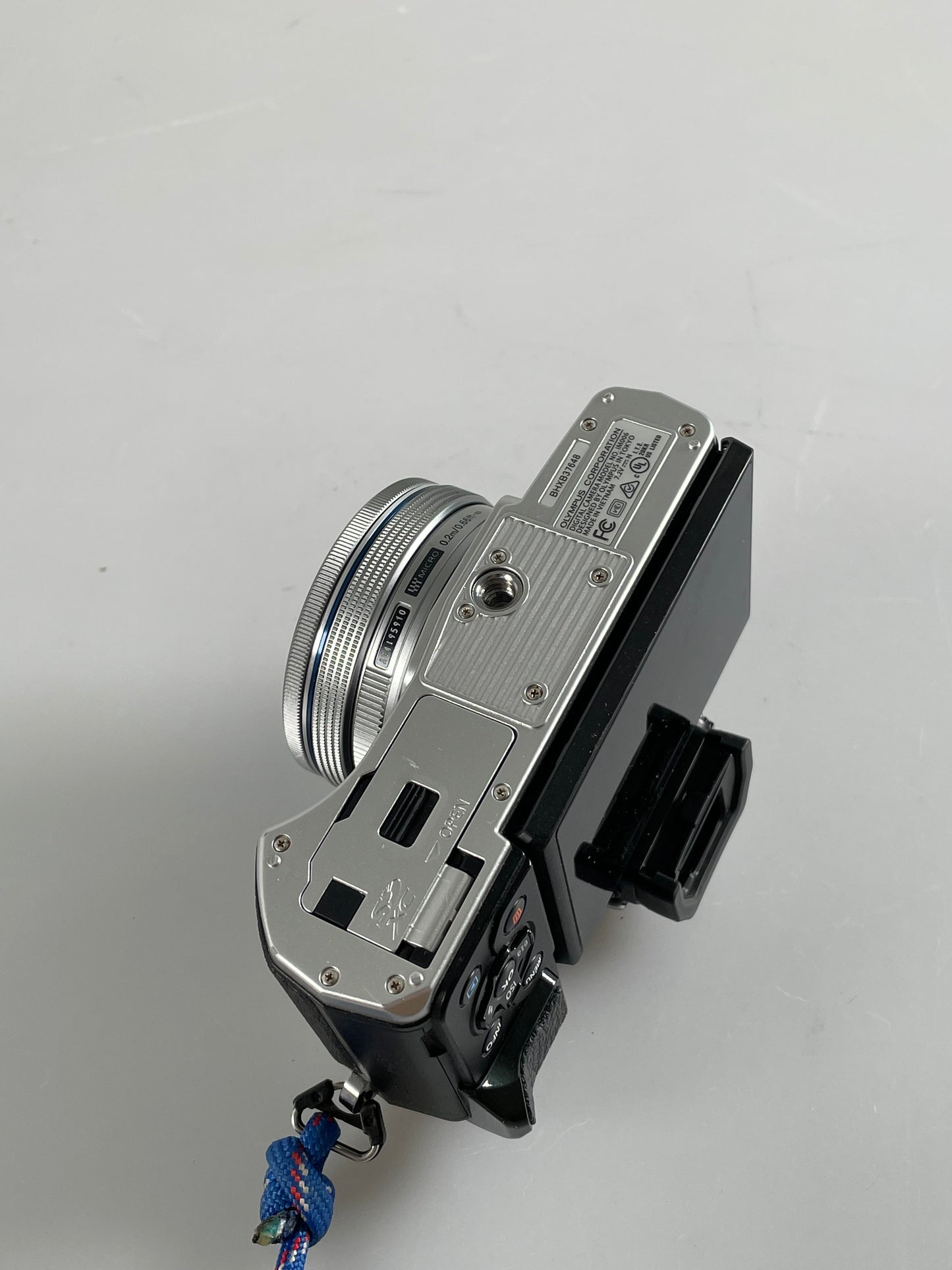 Olympus OM-D E-M10 MARK III S Camera w/ 14-42mm Lens Silver