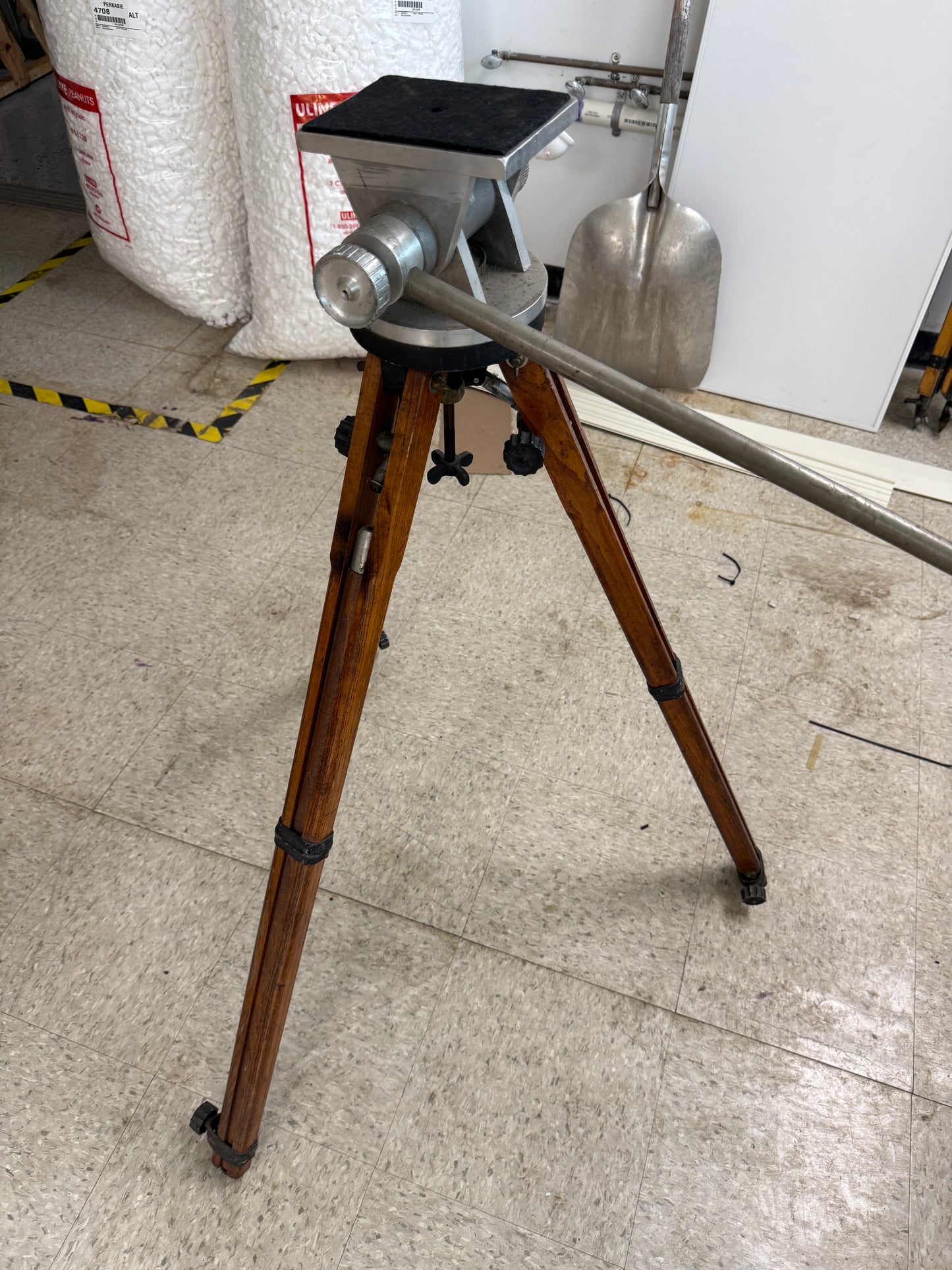 Reis wooden tripod with tilt head model 100 RARE vintage