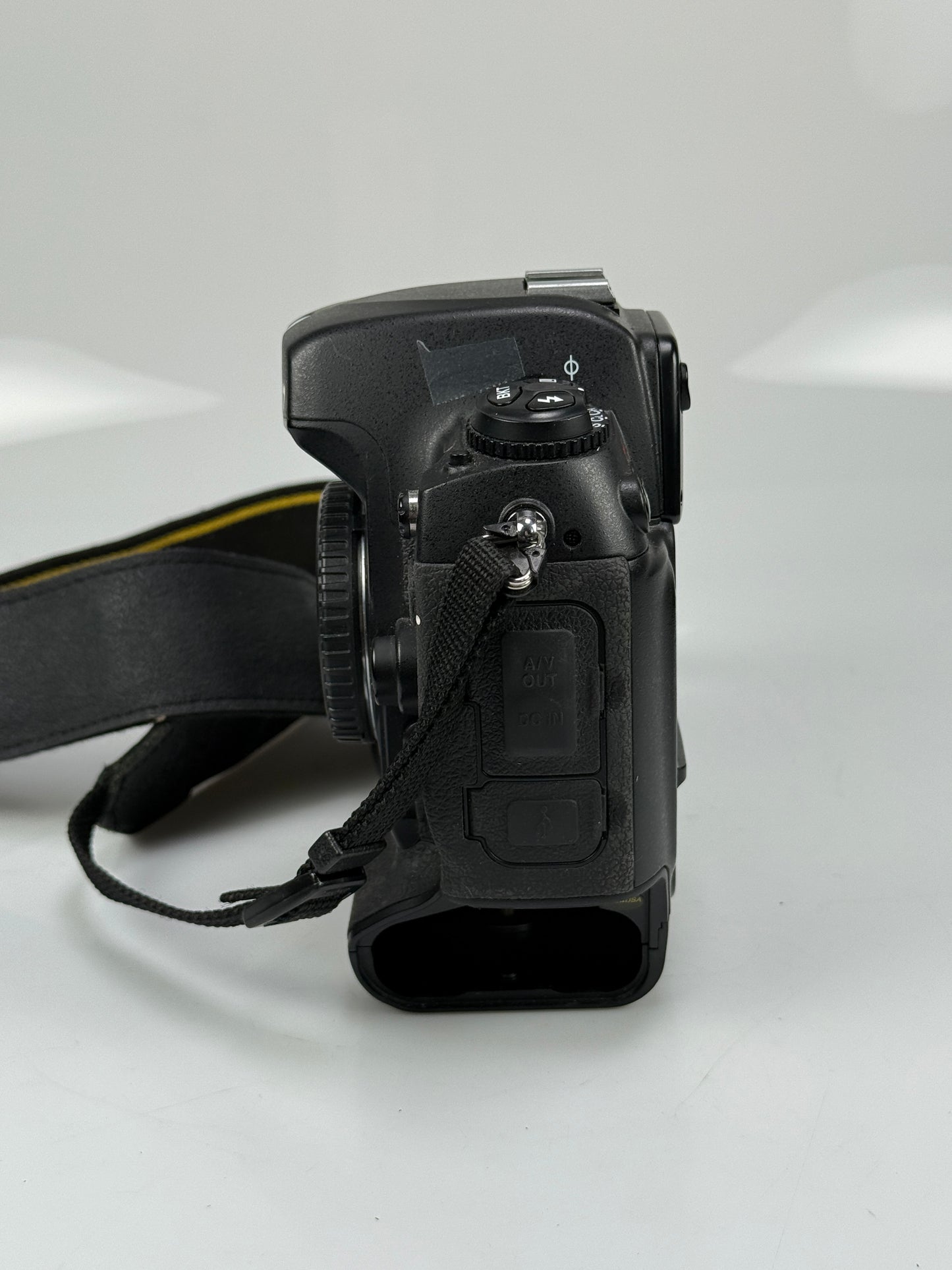 Nikon D2HS 4.1MP Digital SLR Camera Body