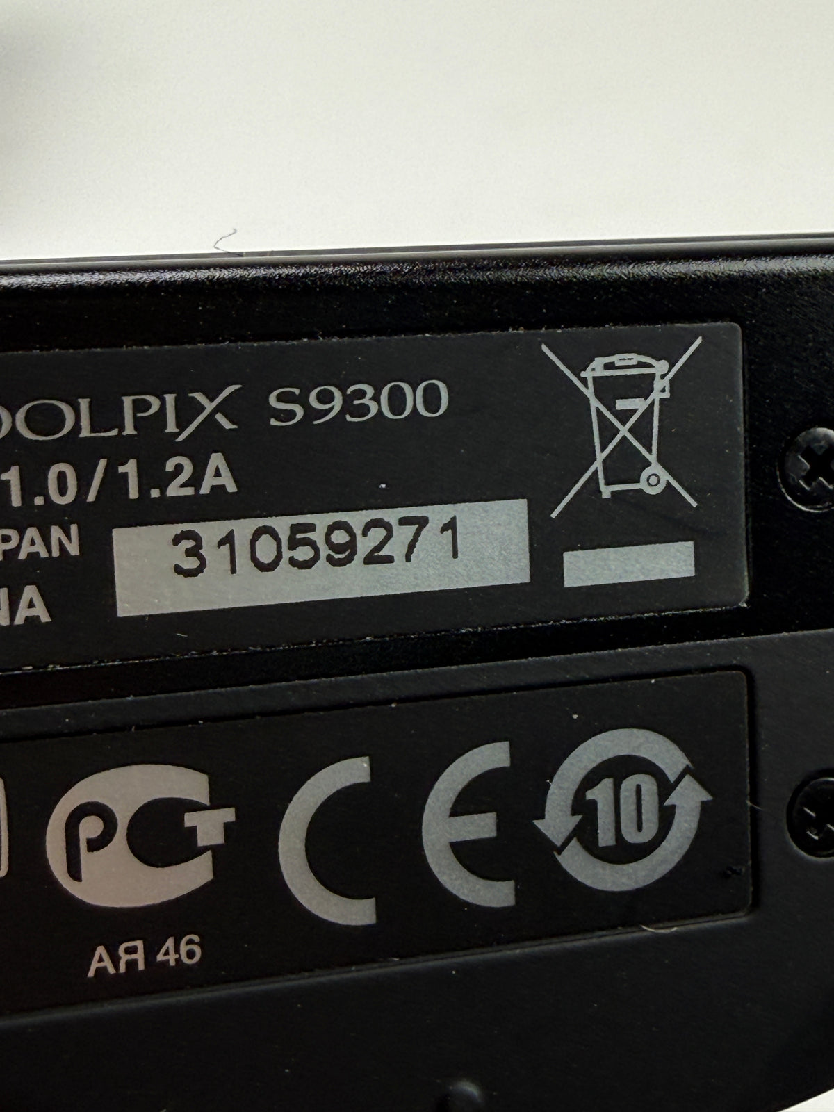 Nikon COOLPIX S9300 16.0MP Digital Camera 18x Optica Zoom Silver