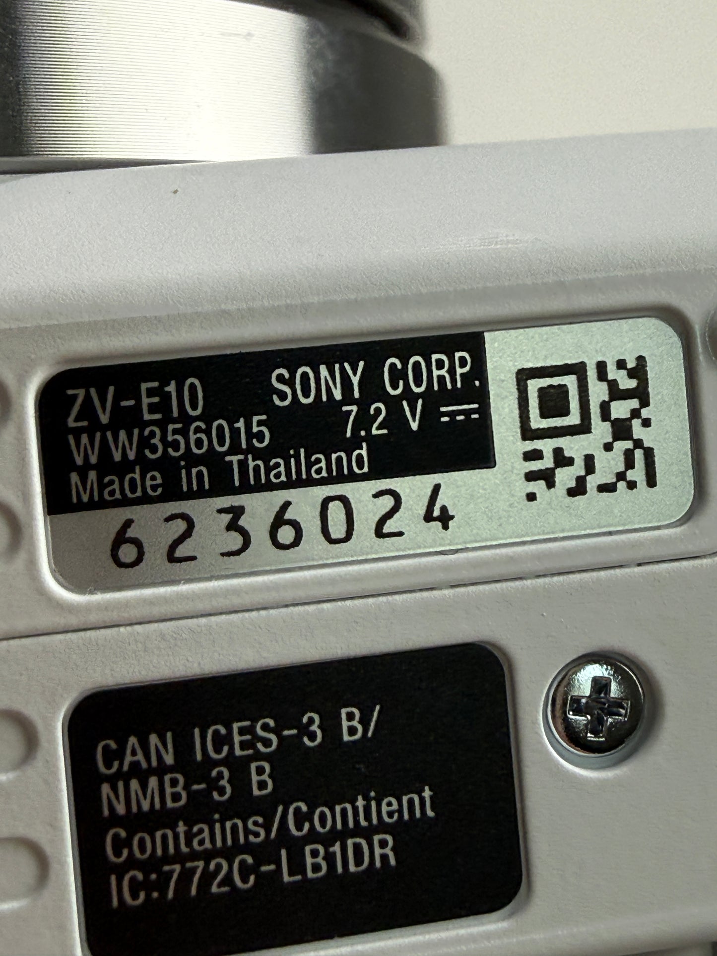Sony Alpha ZV-E10 Mirrorless Digital Camera with 16-50mm Lens 24.2MP White