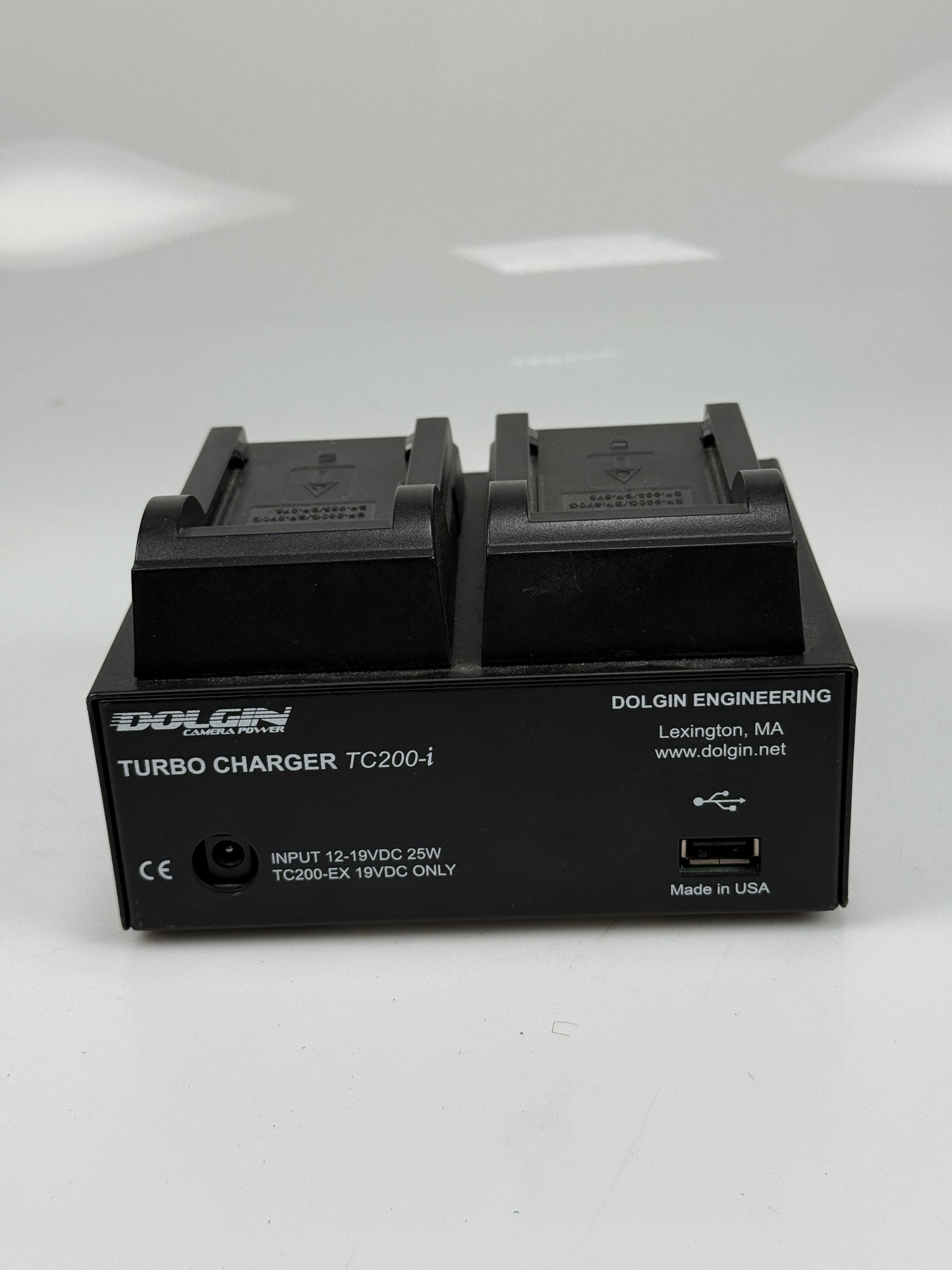 Dolgin Engineering TC200-i Fast Charger for Canon BP 955 Batteries
